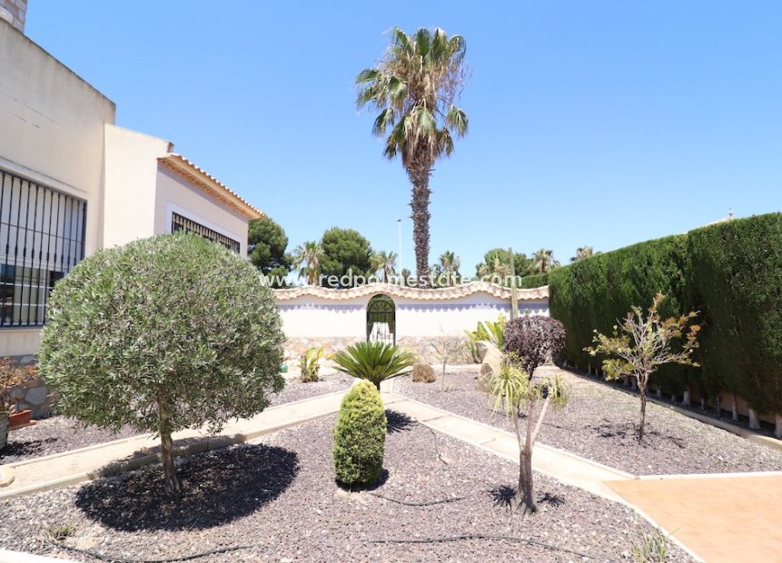 Återförsäljning - Villa -
Orihuela Costa - Las Ramblas Golf