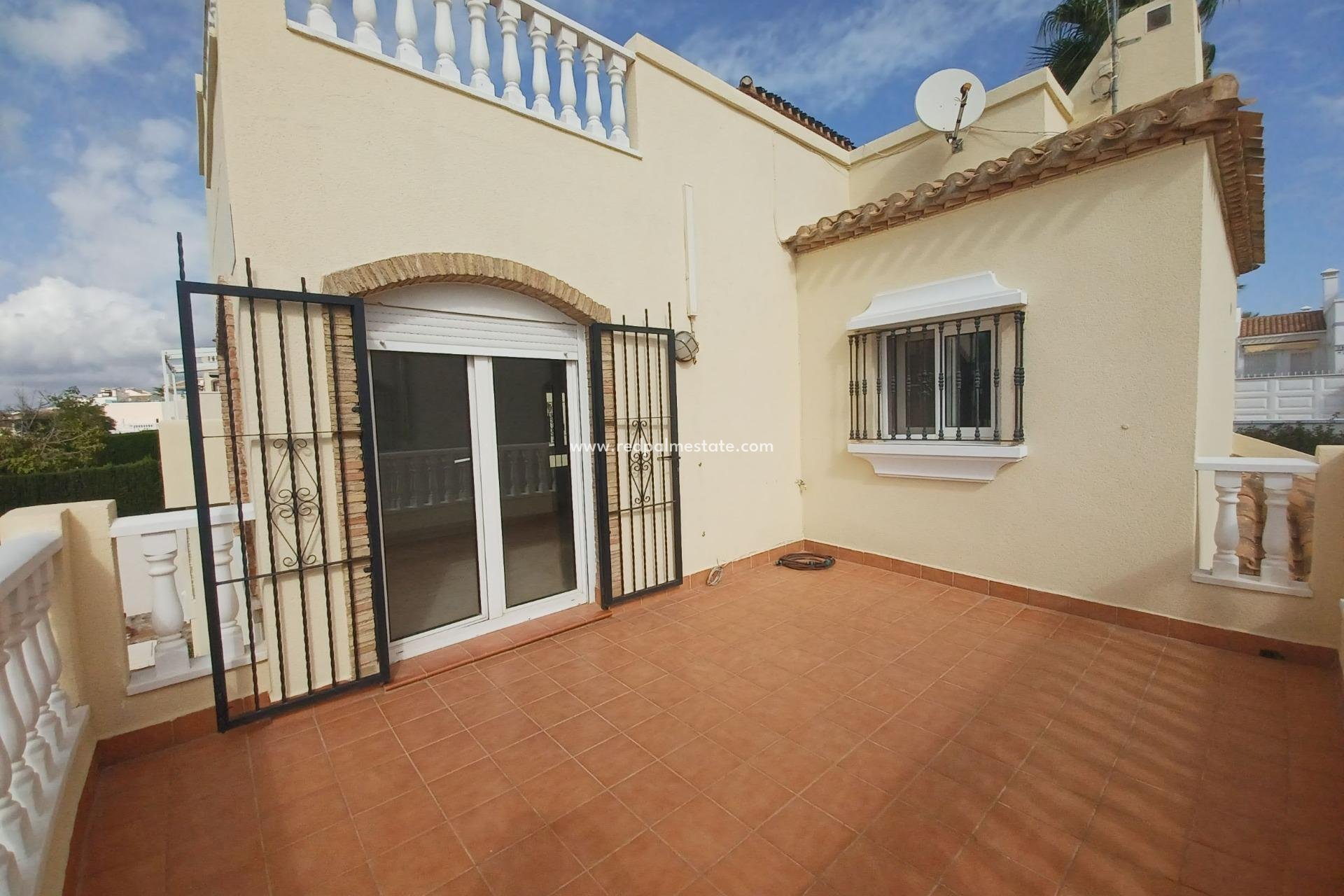 Återförsäljning - Villa -
Orihuela Costa - Lomas de Cabo Roig