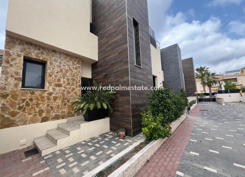 Återförsäljning - Villa -
Orihuela Costa - Lomas de Cabo Roig