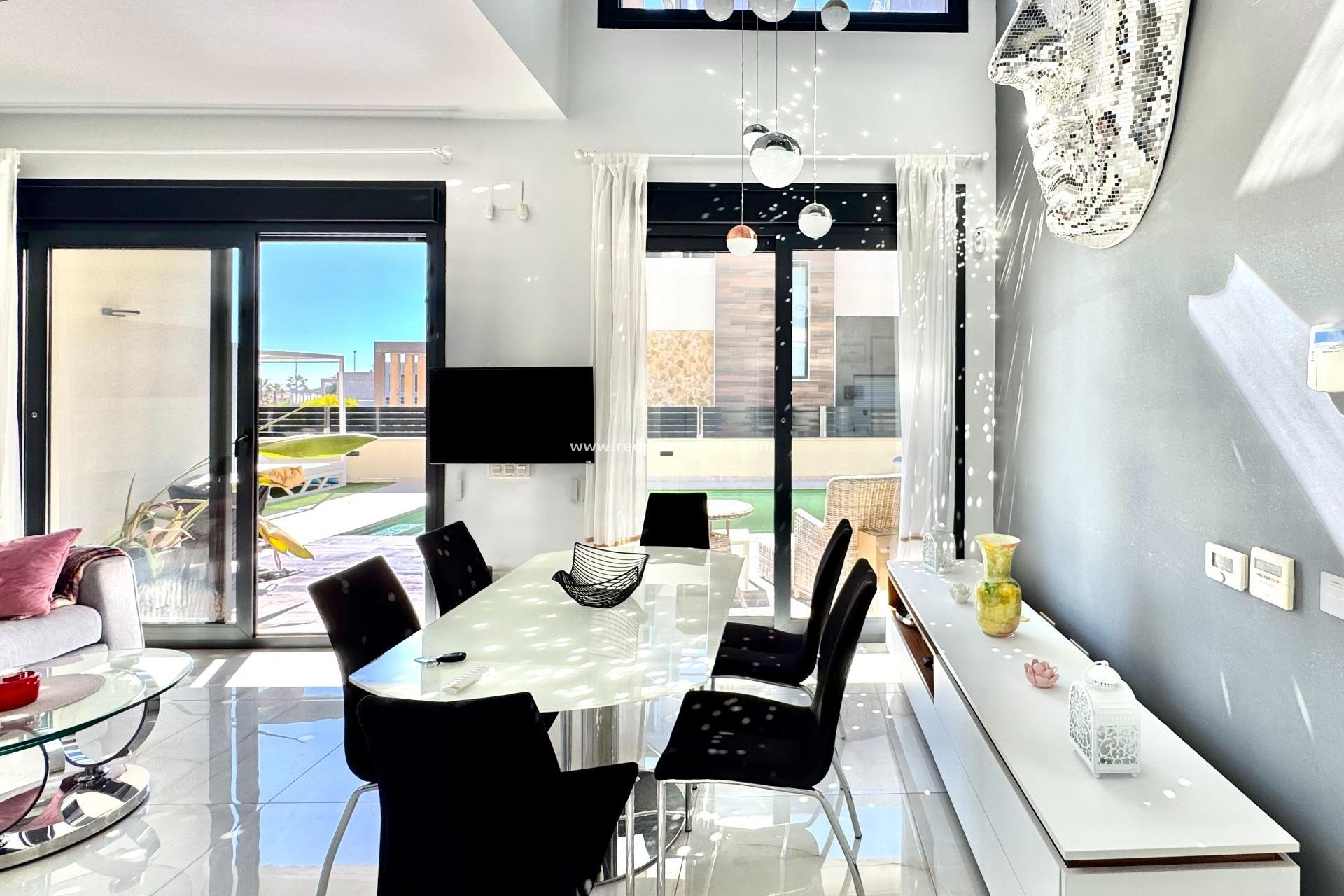 Återförsäljning - Villa -
Orihuela Costa - Lomas de Cabo Roig