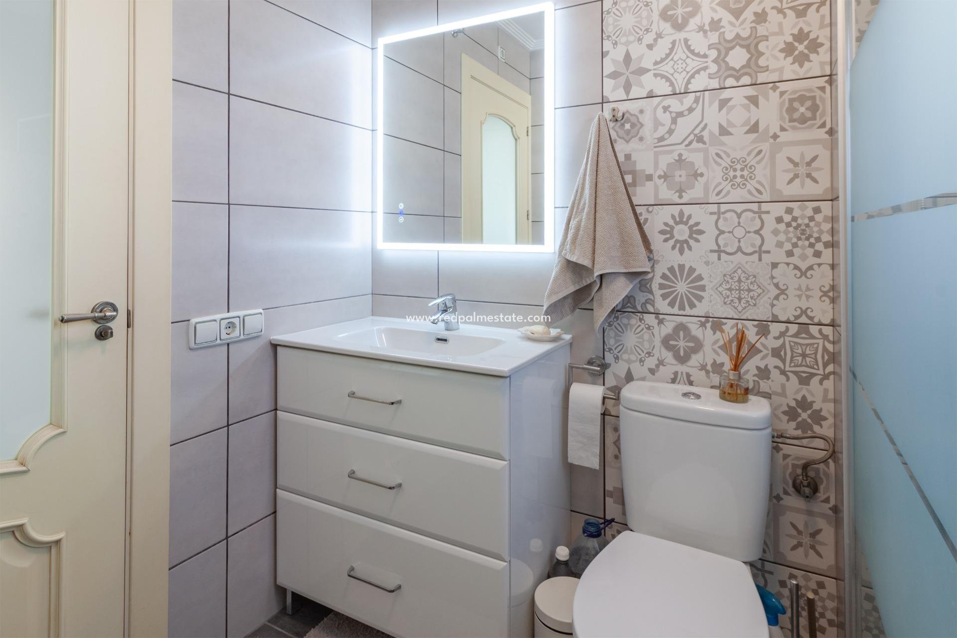 Återförsäljning - Villa -
Orihuela Costa - Los Almendros-la Florida