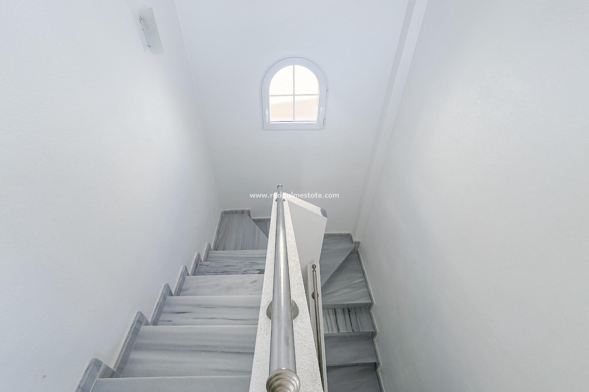 Återförsäljning - Villa -
Orihuela Costa - Los Almendros-la Florida