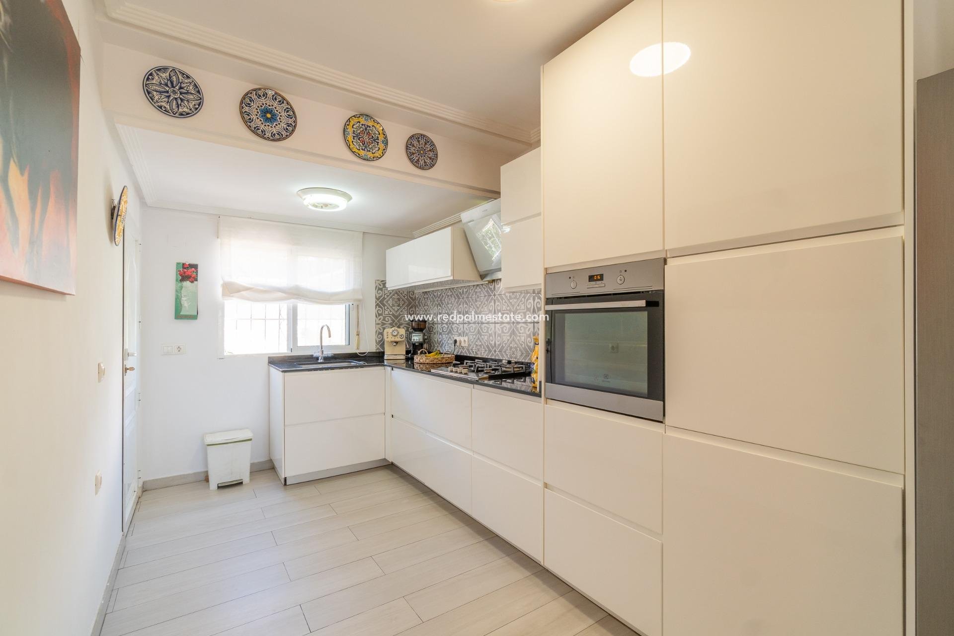 Återförsäljning - Villa -
Orihuela Costa - Los balcones