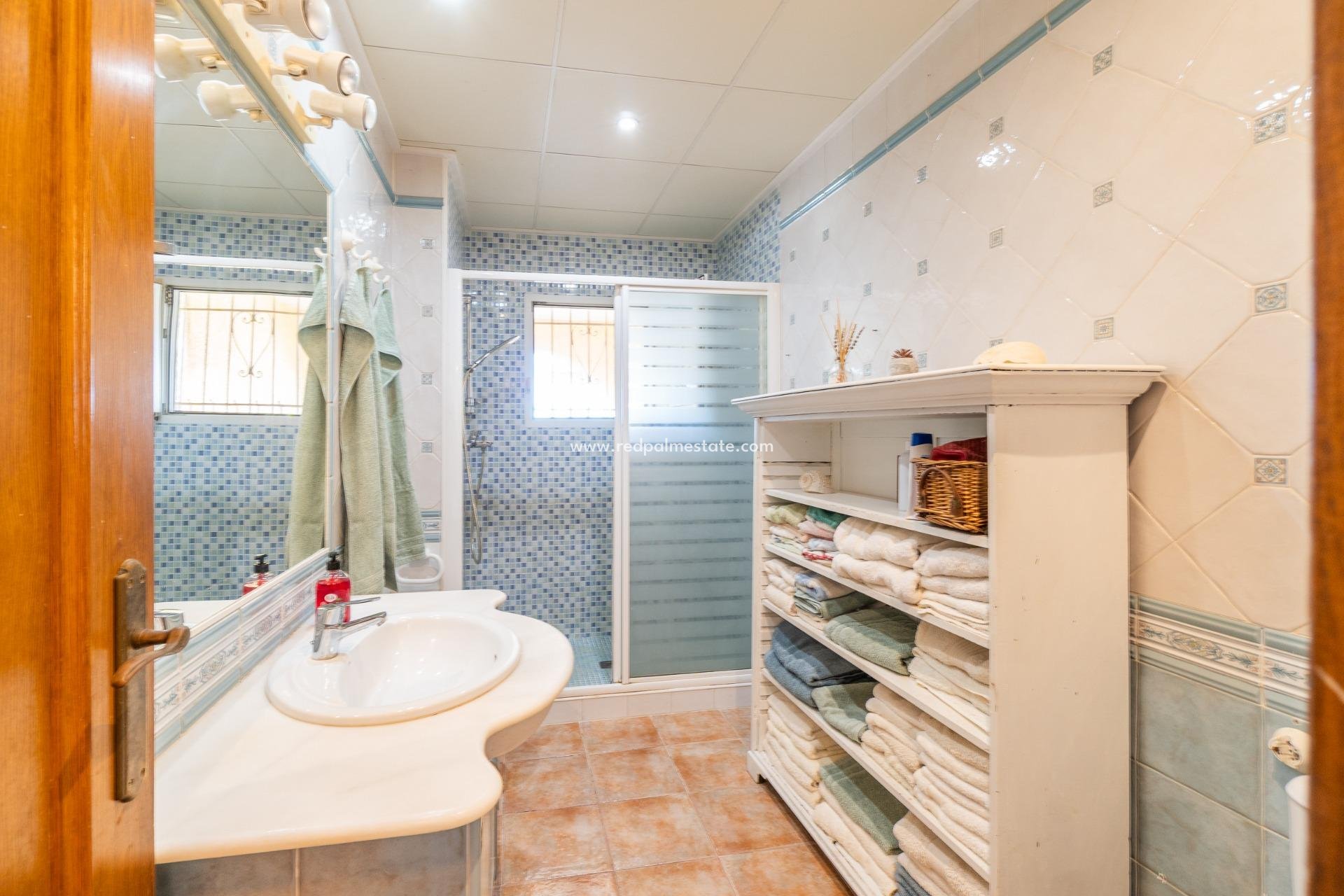 Återförsäljning - Villa -
Orihuela Costa - Los balcones