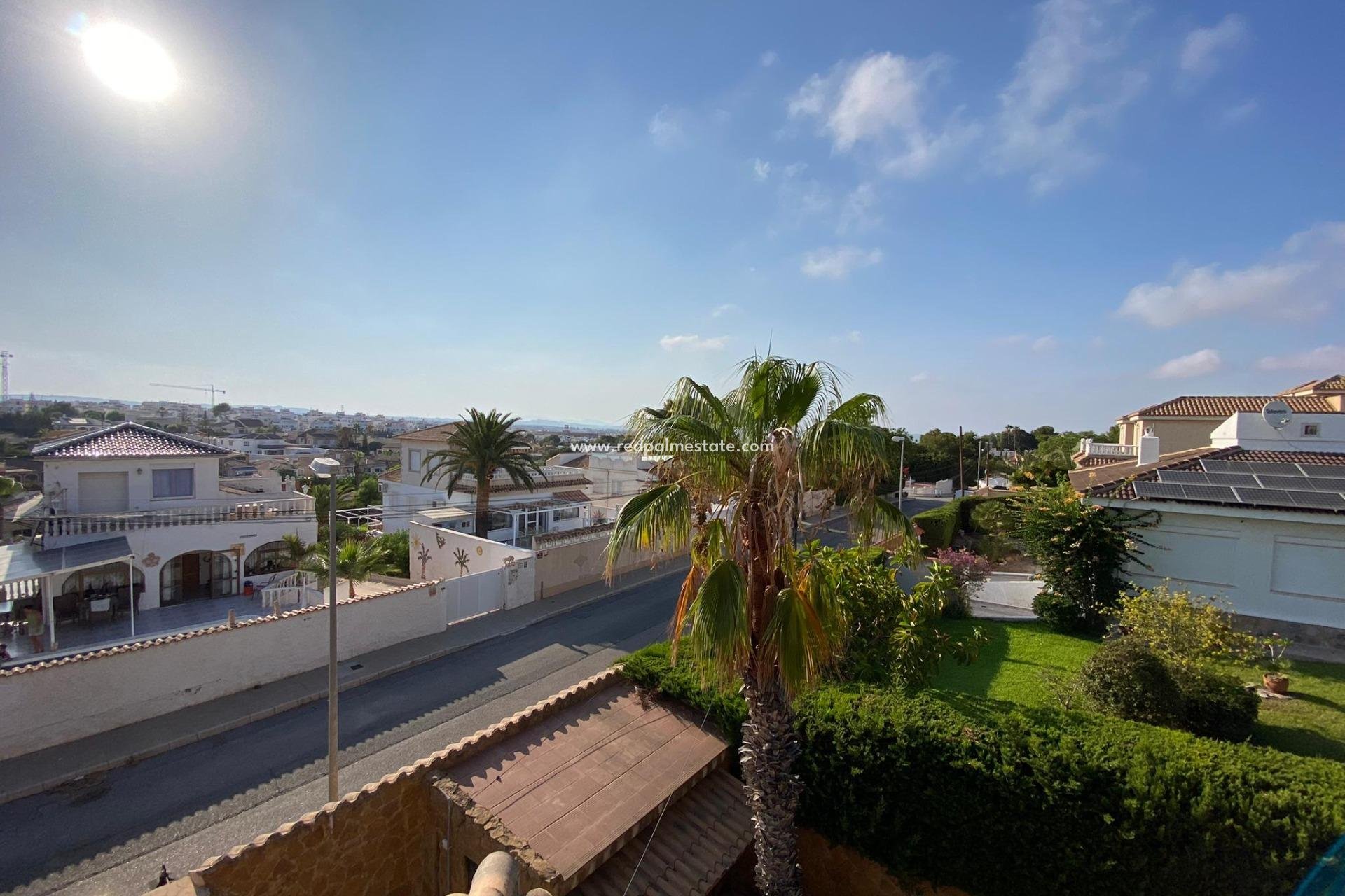 Återförsäljning - Villa -
Orihuela Costa - Los Balcones