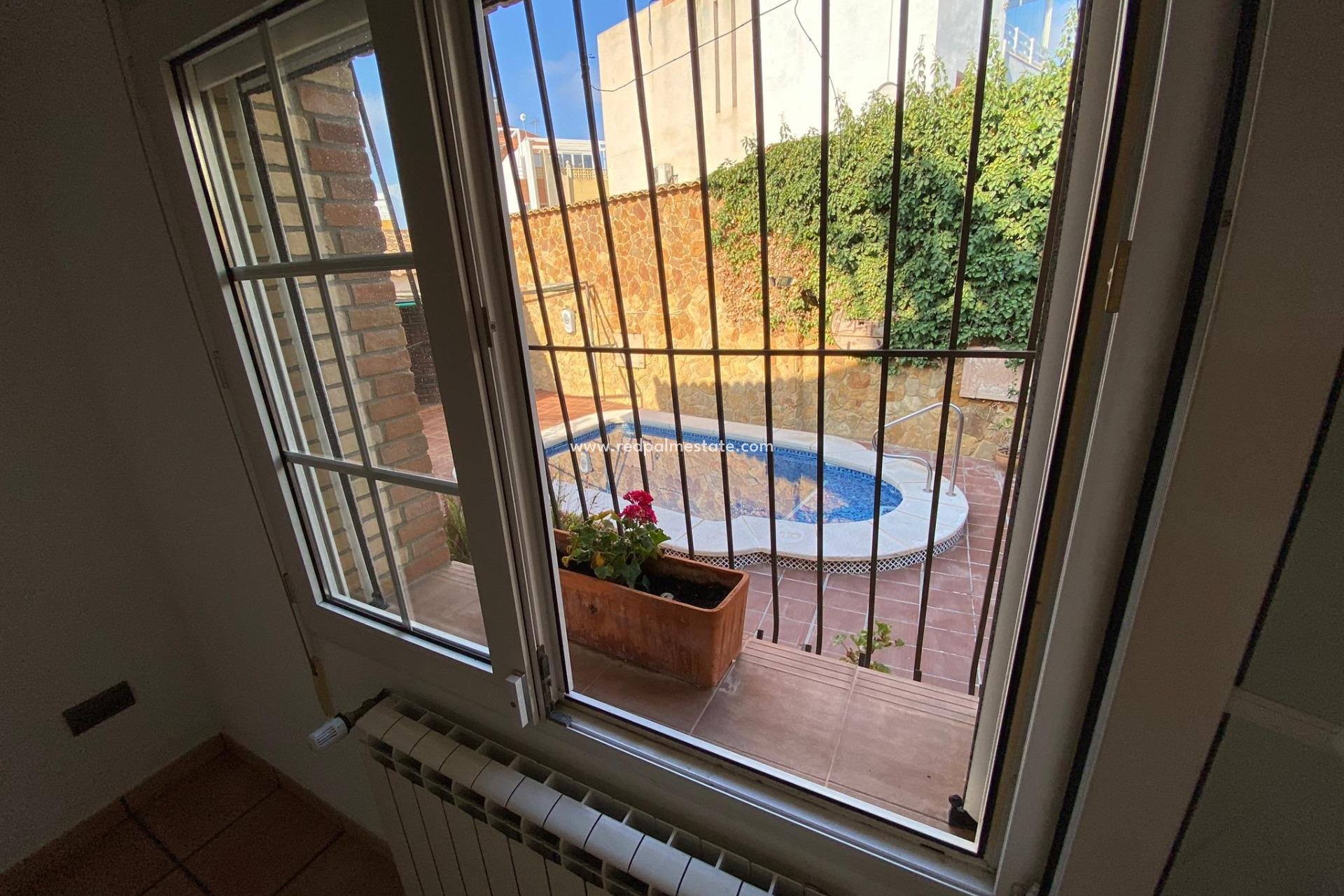 Återförsäljning - Villa -
Orihuela Costa - Los Balcones