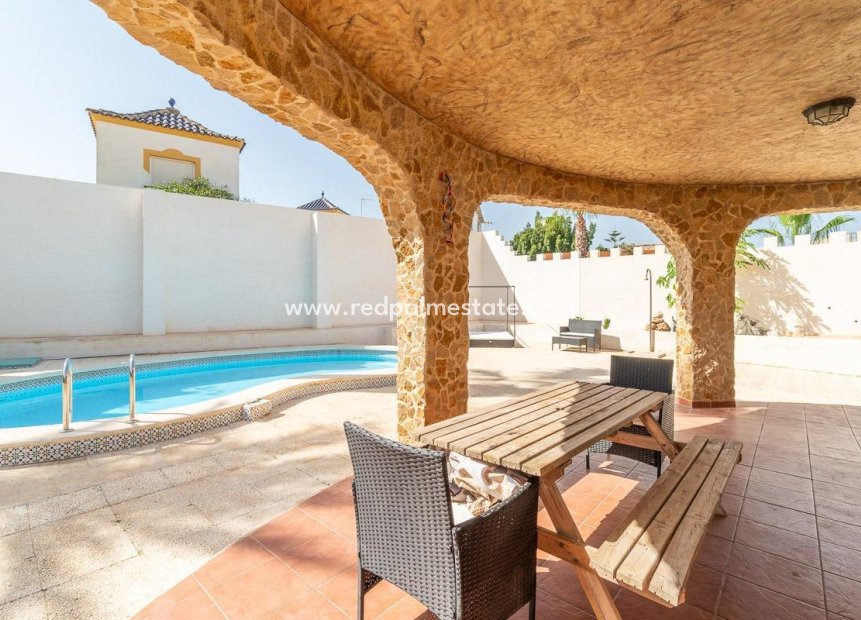 Återförsäljning - Villa -
Orihuela Costa - Los Balcones