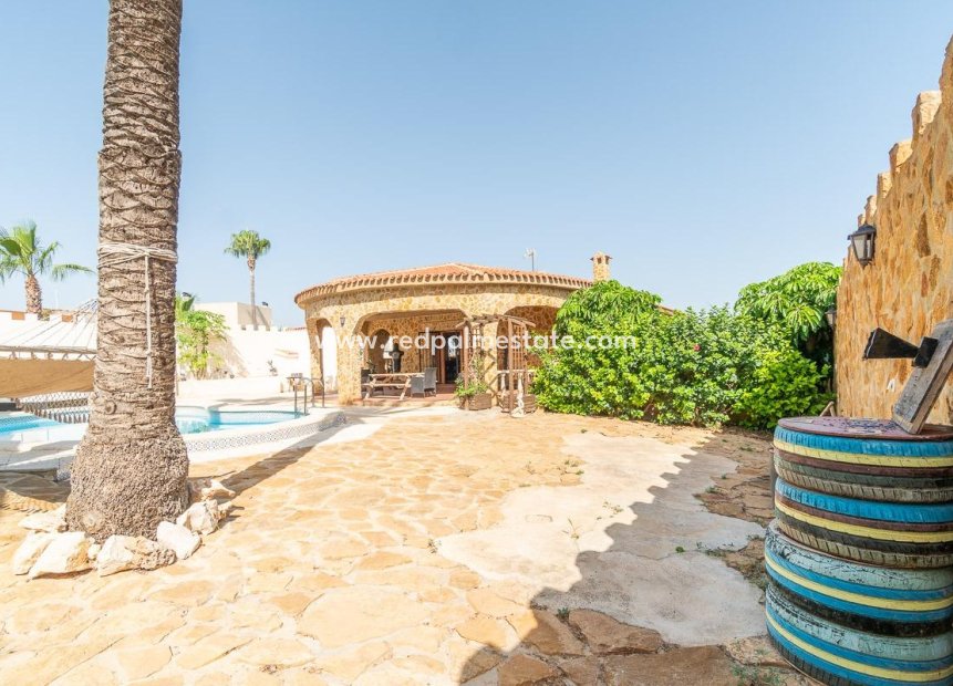 Återförsäljning - Villa -
Orihuela Costa - Los Balcones