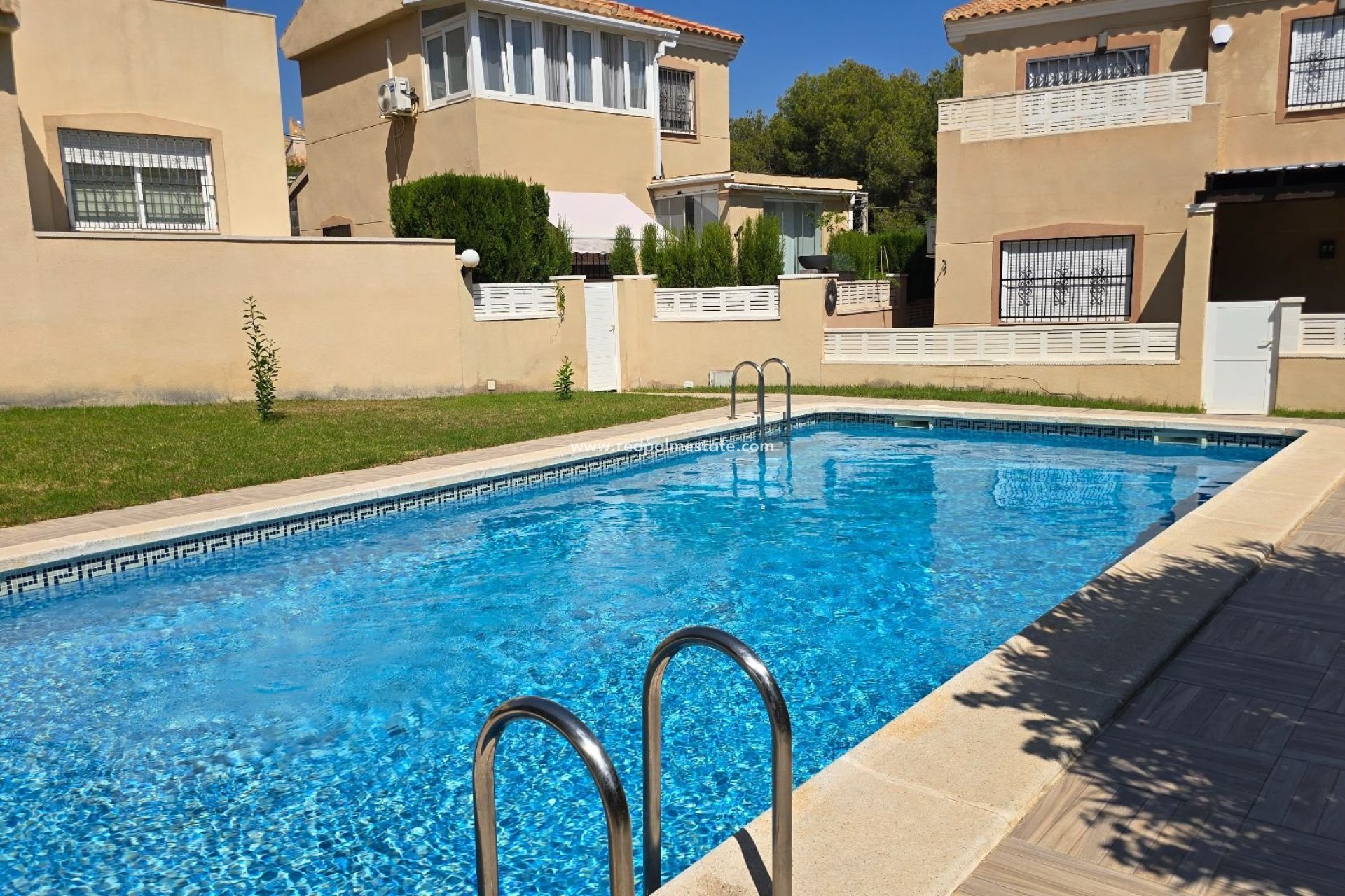 Återförsäljning - Villa -
Orihuela Costa - Orihuela