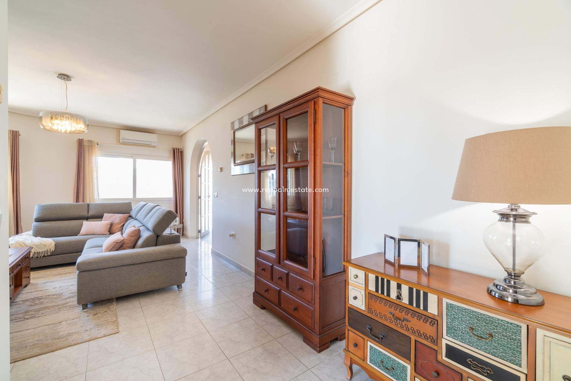 Återförsäljning - Villa -
Orihuela Costa - Playa Flamenca