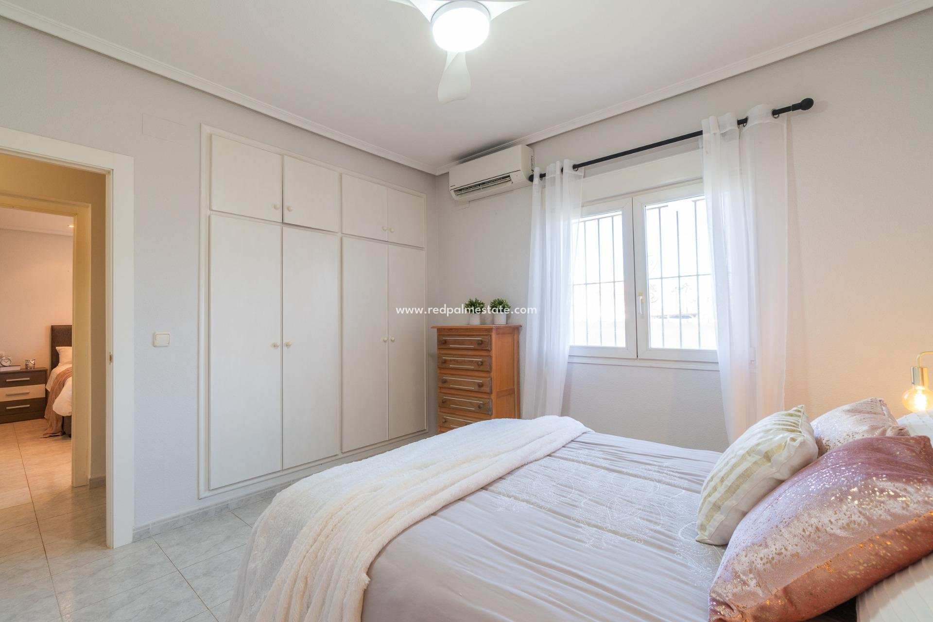 Återförsäljning - Villa -
Orihuela Costa - Playa Flamenca