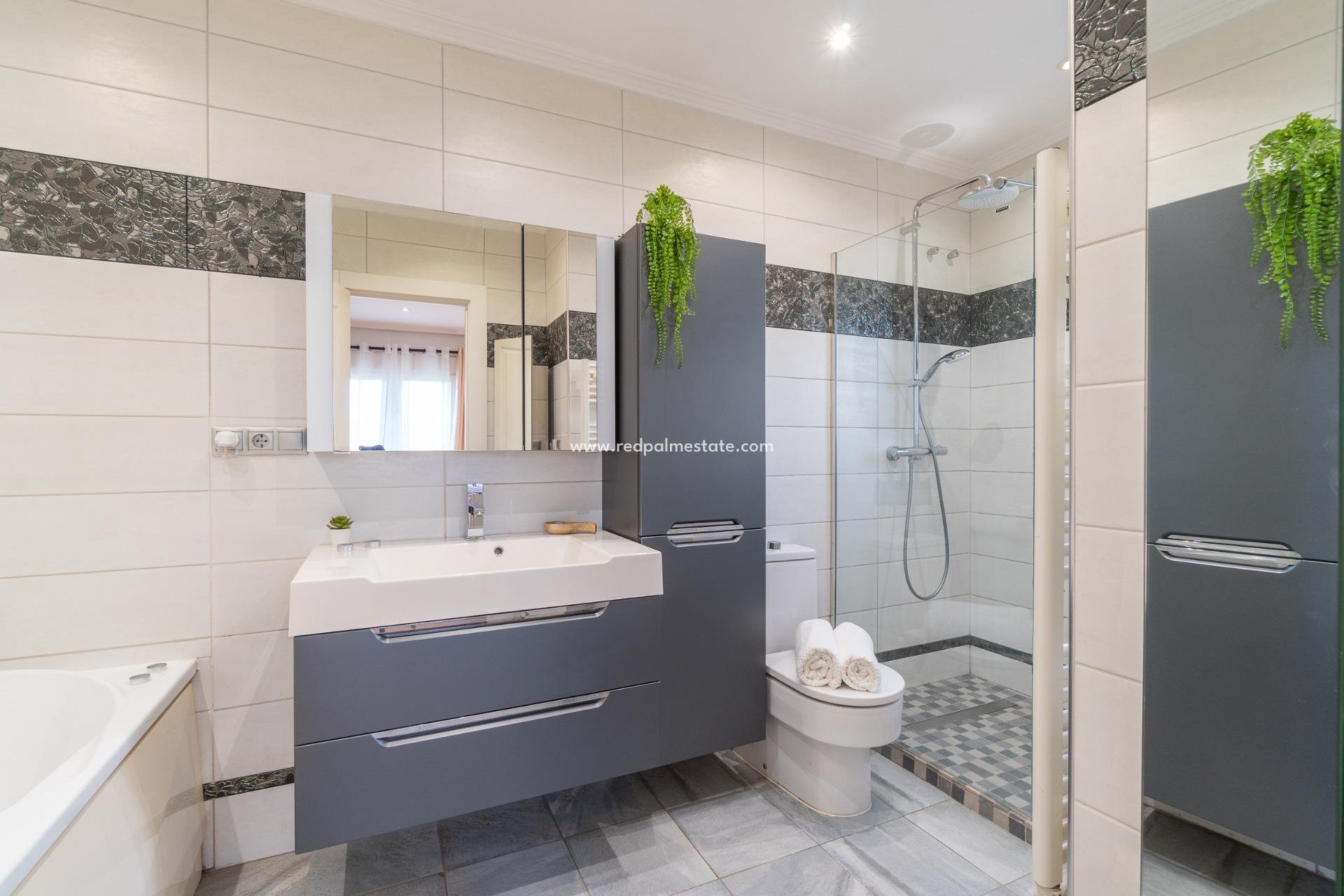 Återförsäljning - Villa -
Orihuela Costa - Playa Flamenca
