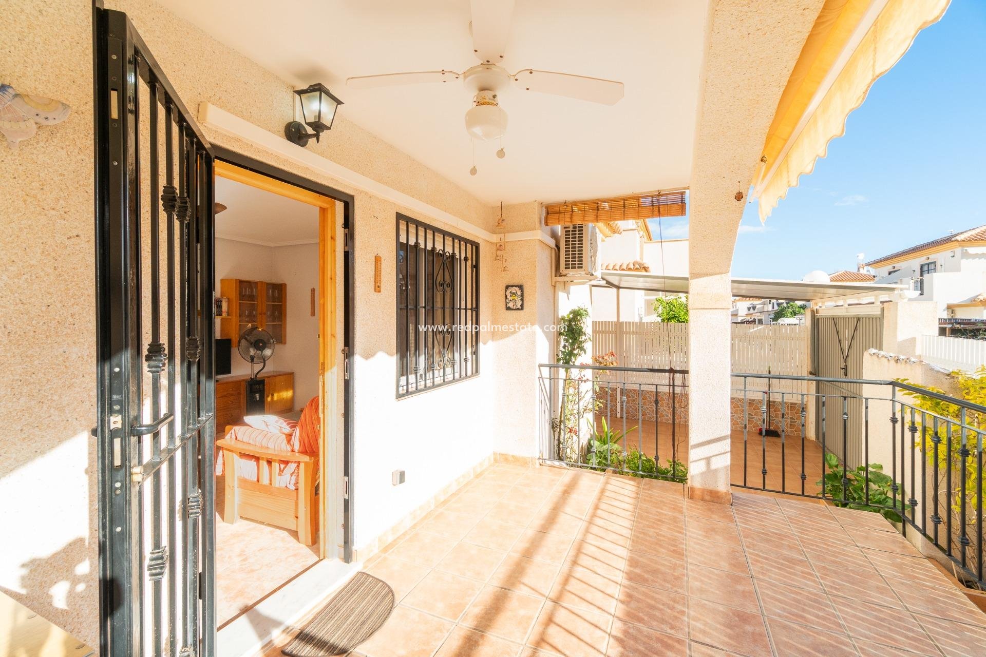Återförsäljning - Villa -
Orihuela Costa - Playa Flamenca