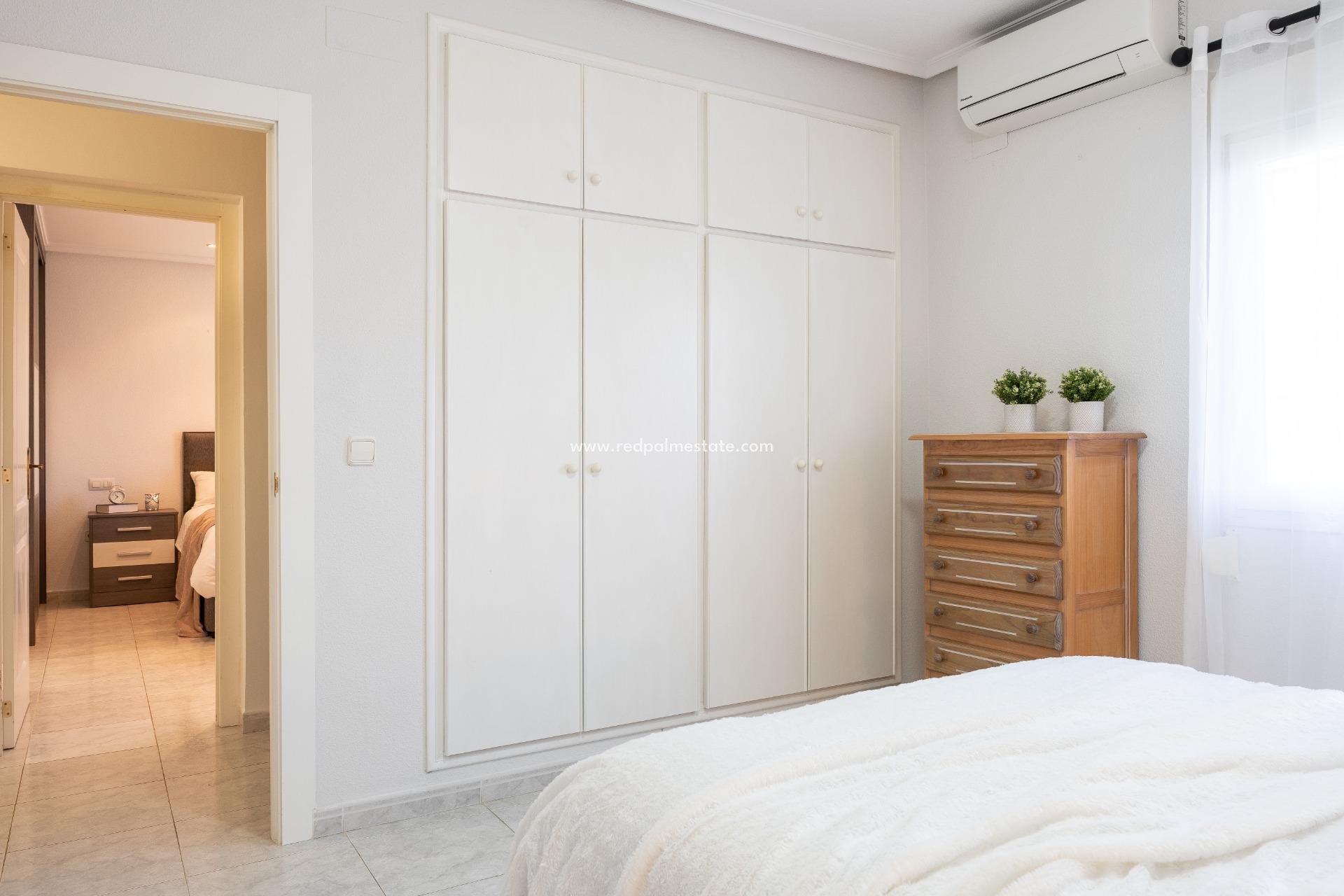 Återförsäljning - Villa -
Orihuela Costa - Playa Flamenca