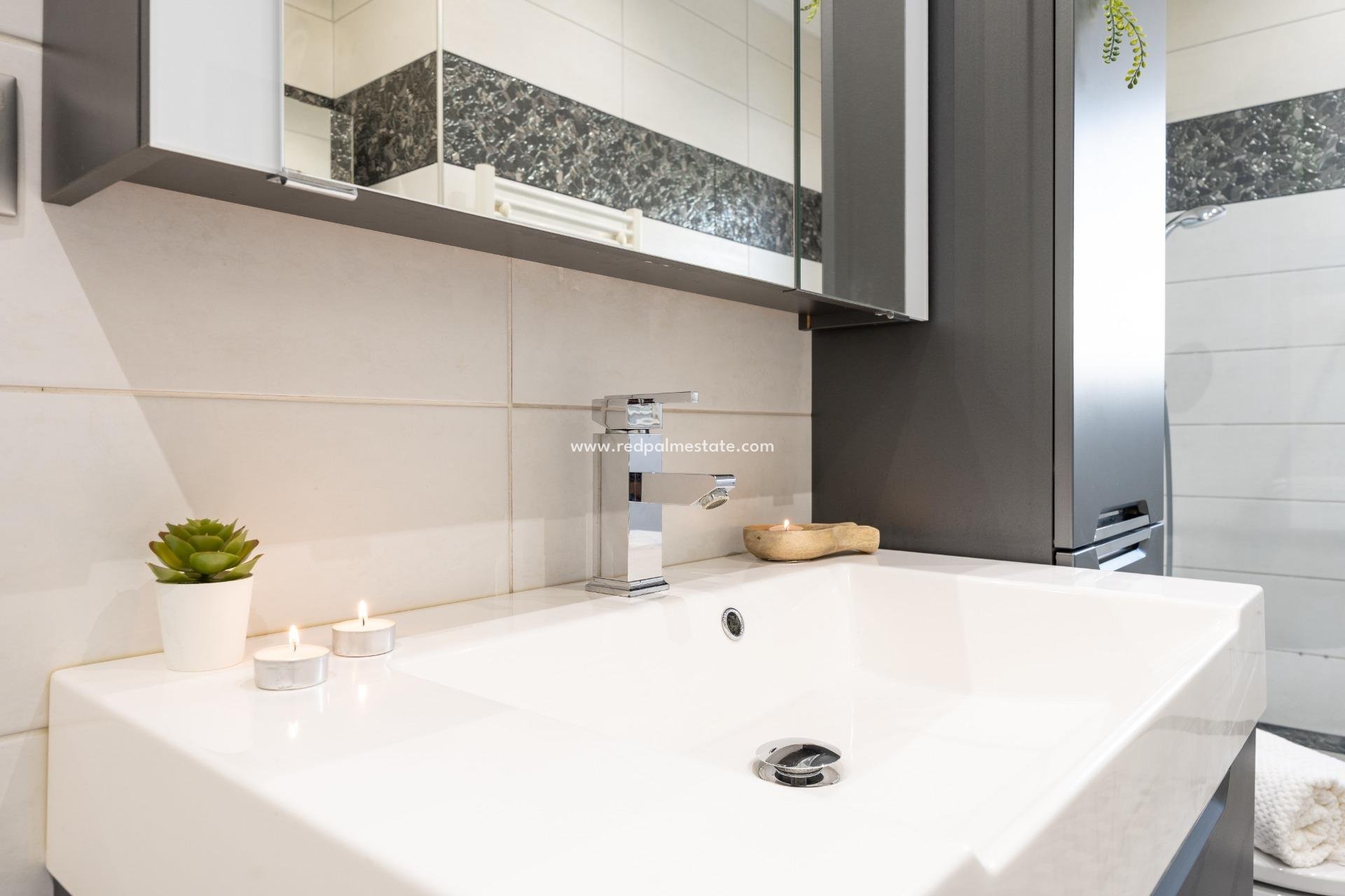 Återförsäljning - Villa -
Orihuela Costa - Playa Flamenca