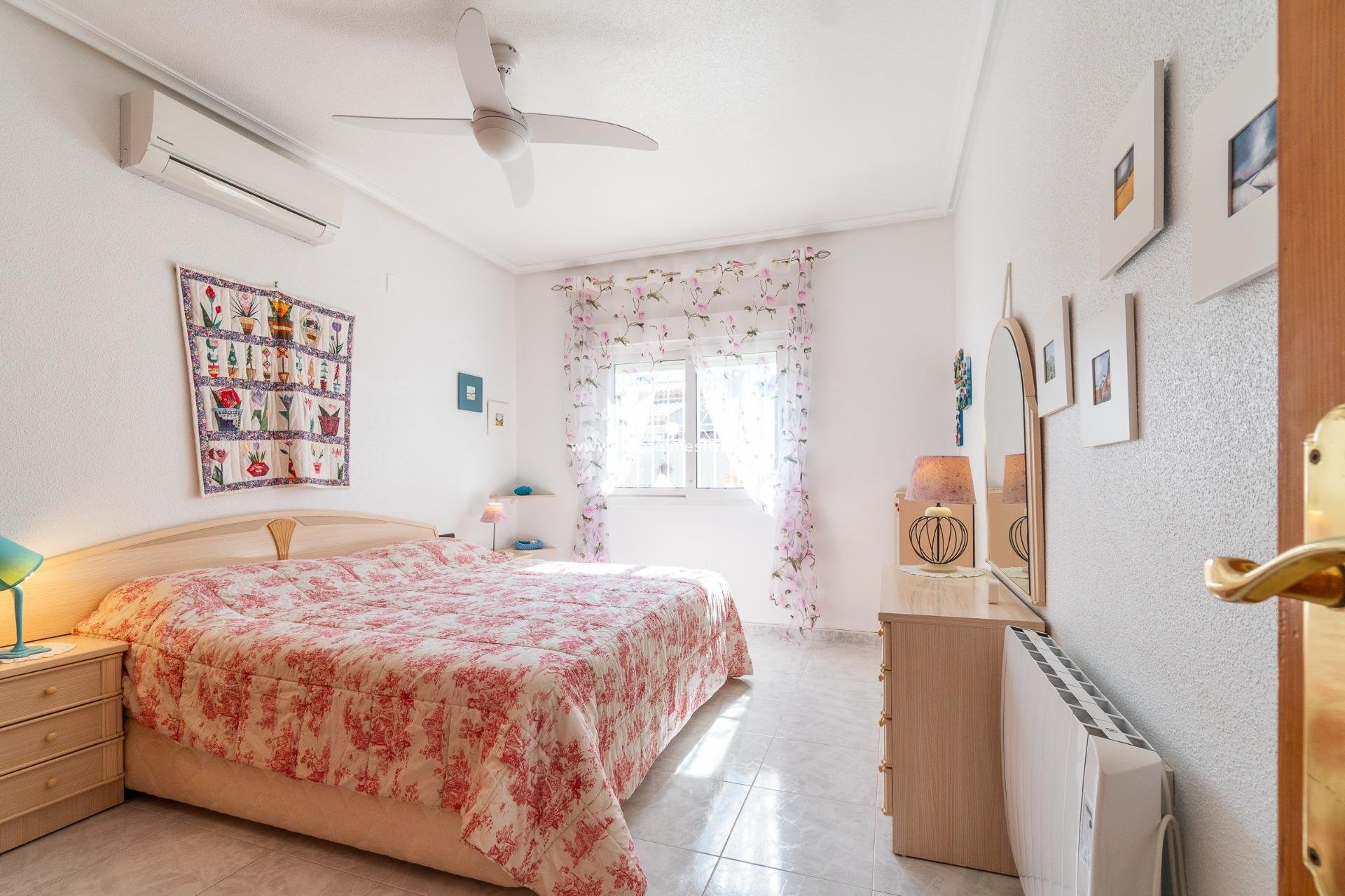 Återförsäljning - Villa -
Orihuela Costa - Playa Flamenca