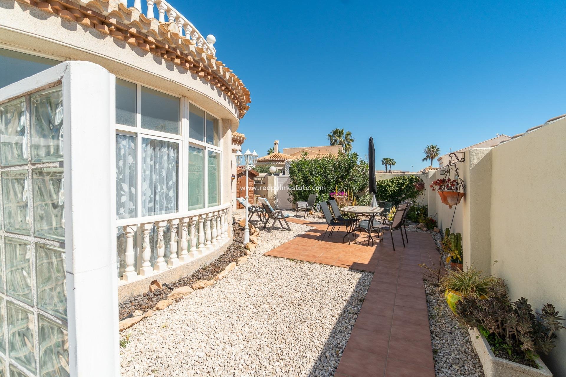 Återförsäljning - Villa -
Orihuela Costa - Playa Flamenca