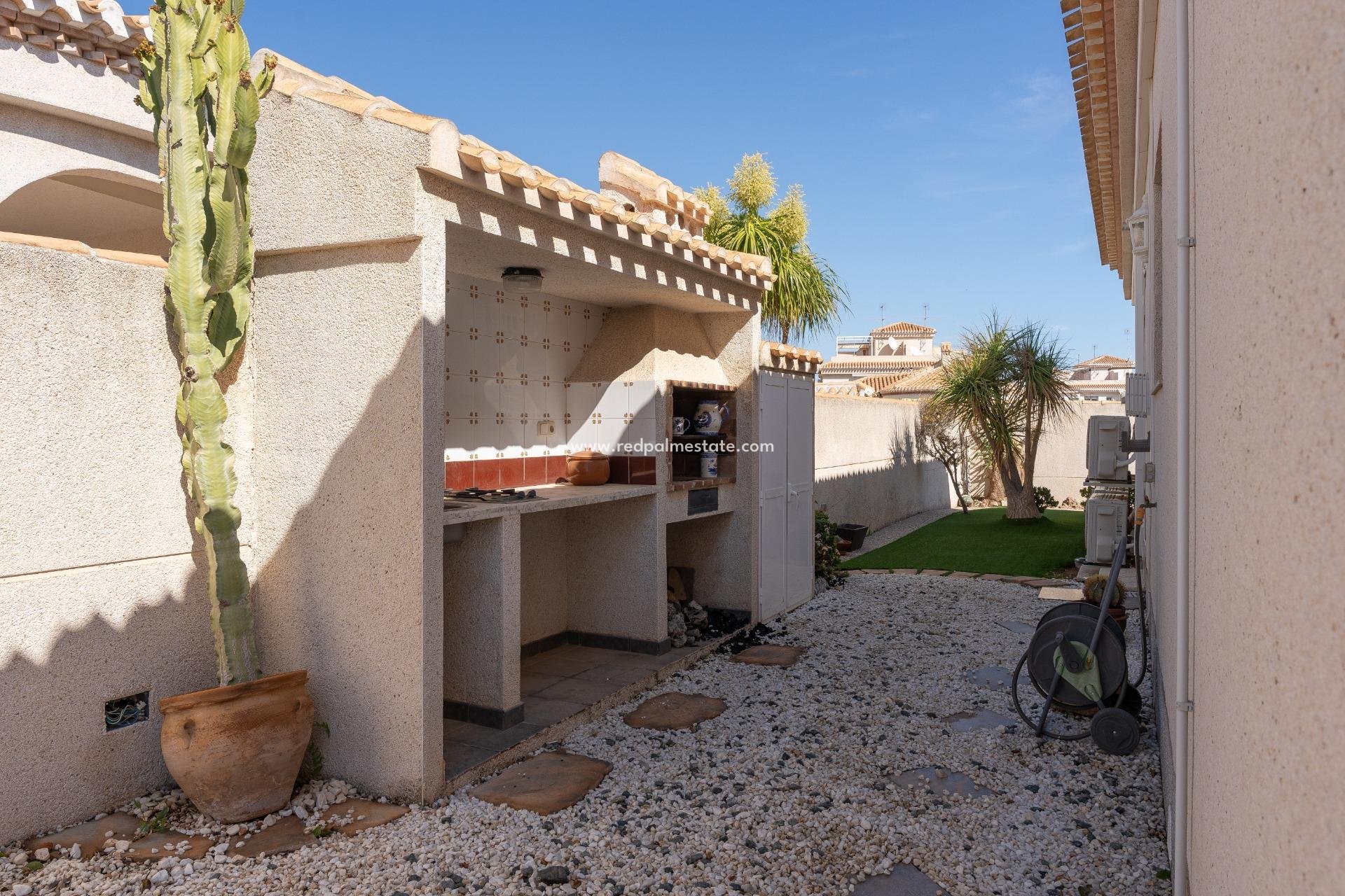 Återförsäljning - Villa -
Orihuela Costa - Playa Flamenca