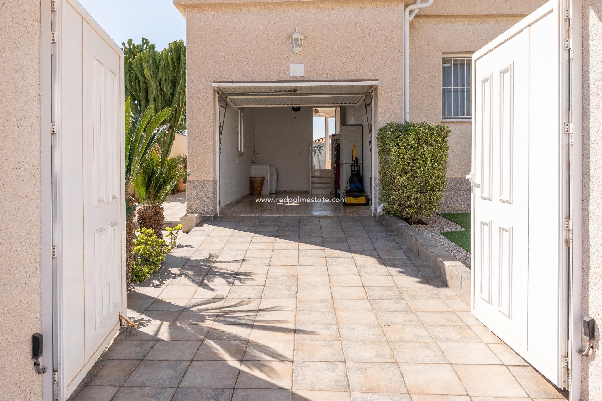 Återförsäljning - Villa -
Orihuela Costa - Playa Flamenca