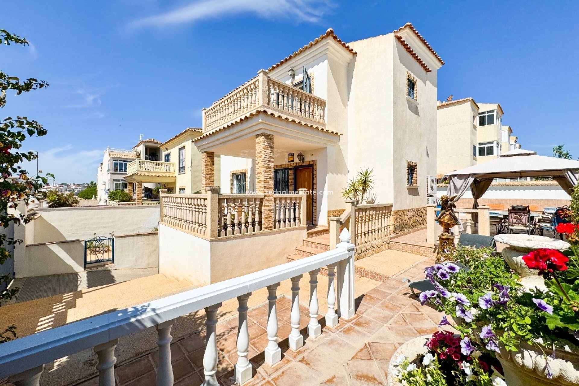 Återförsäljning - Villa -
Orihuela Costa - Punta Prima