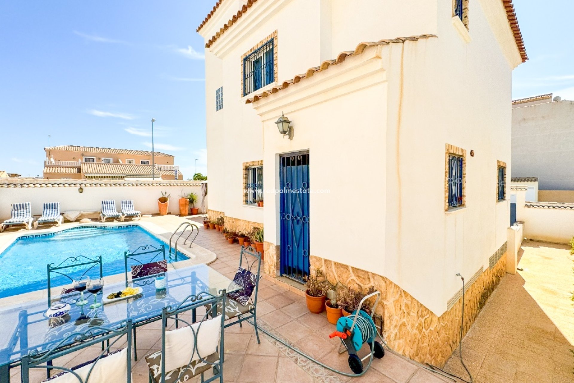 Återförsäljning - Villa -
Orihuela Costa - Punta Prima