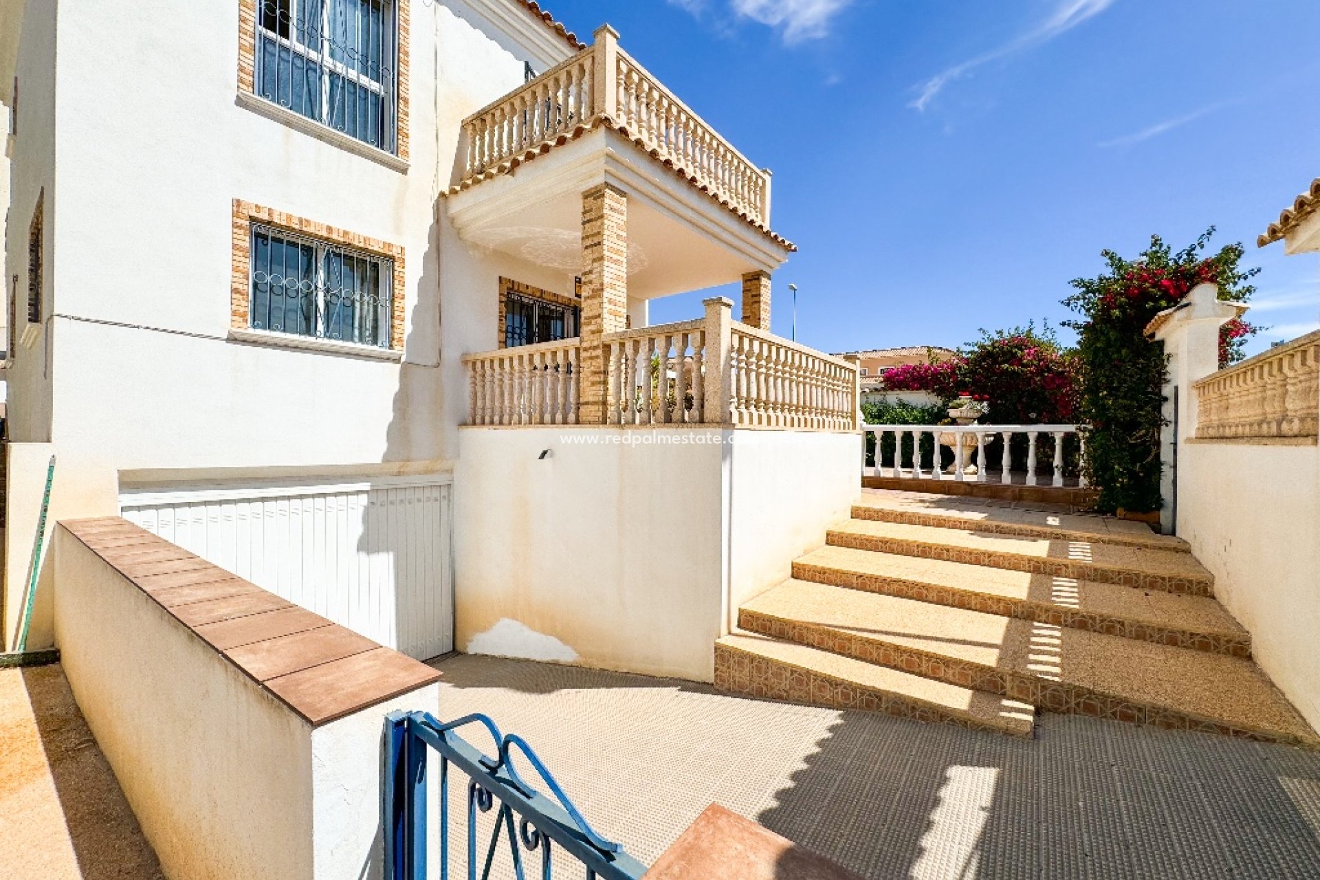 Återförsäljning - Villa -
Orihuela Costa - Punta Prima