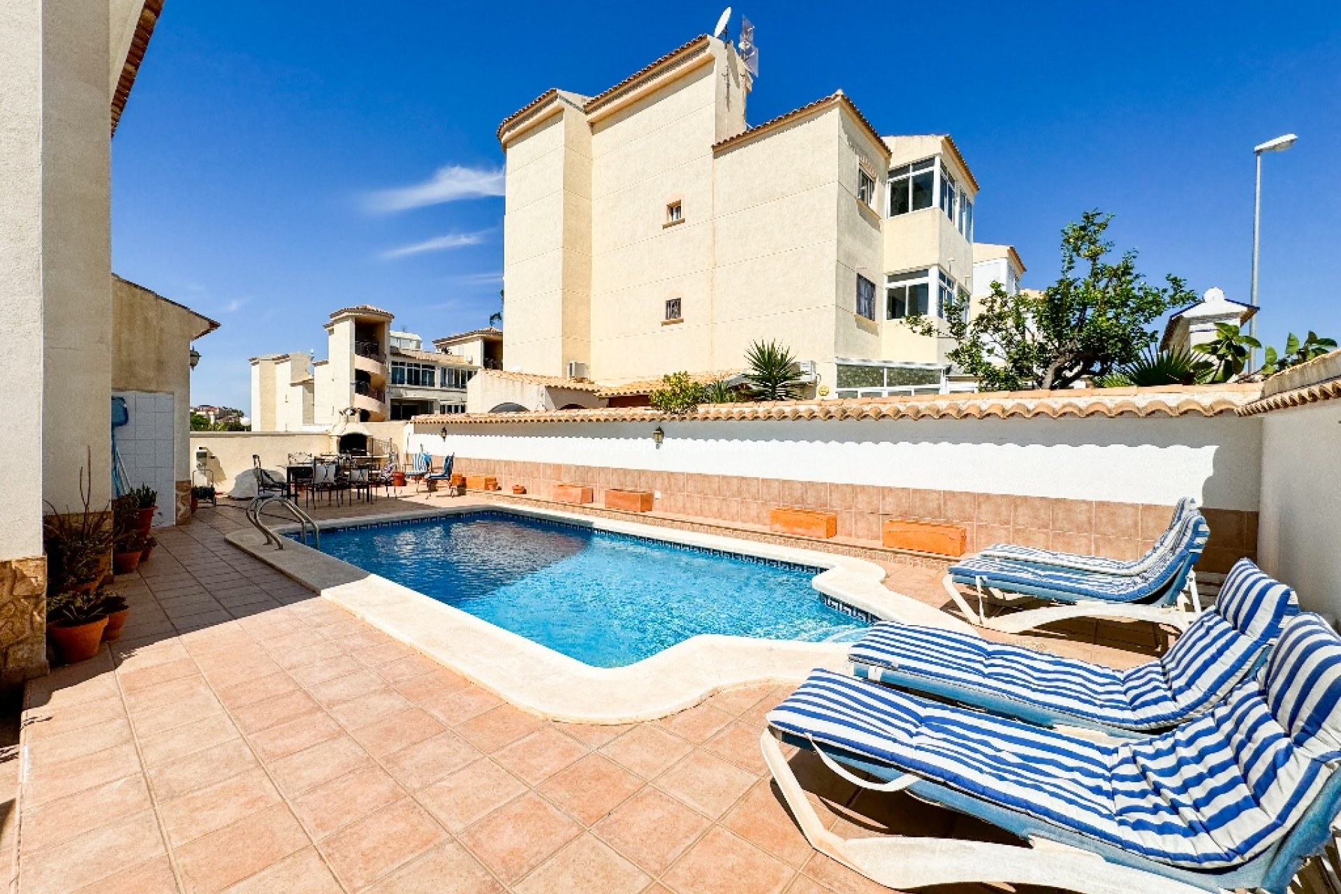 Återförsäljning - Villa -
Orihuela Costa - Punta Prima