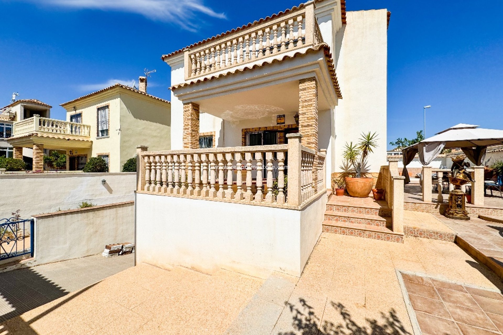 Återförsäljning - Villa -
Orihuela Costa - Punta Prima