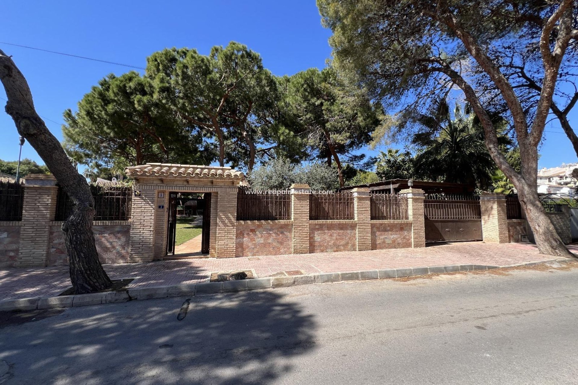 Återförsäljning - Villa -
Orihuela Costa - Punta Prima