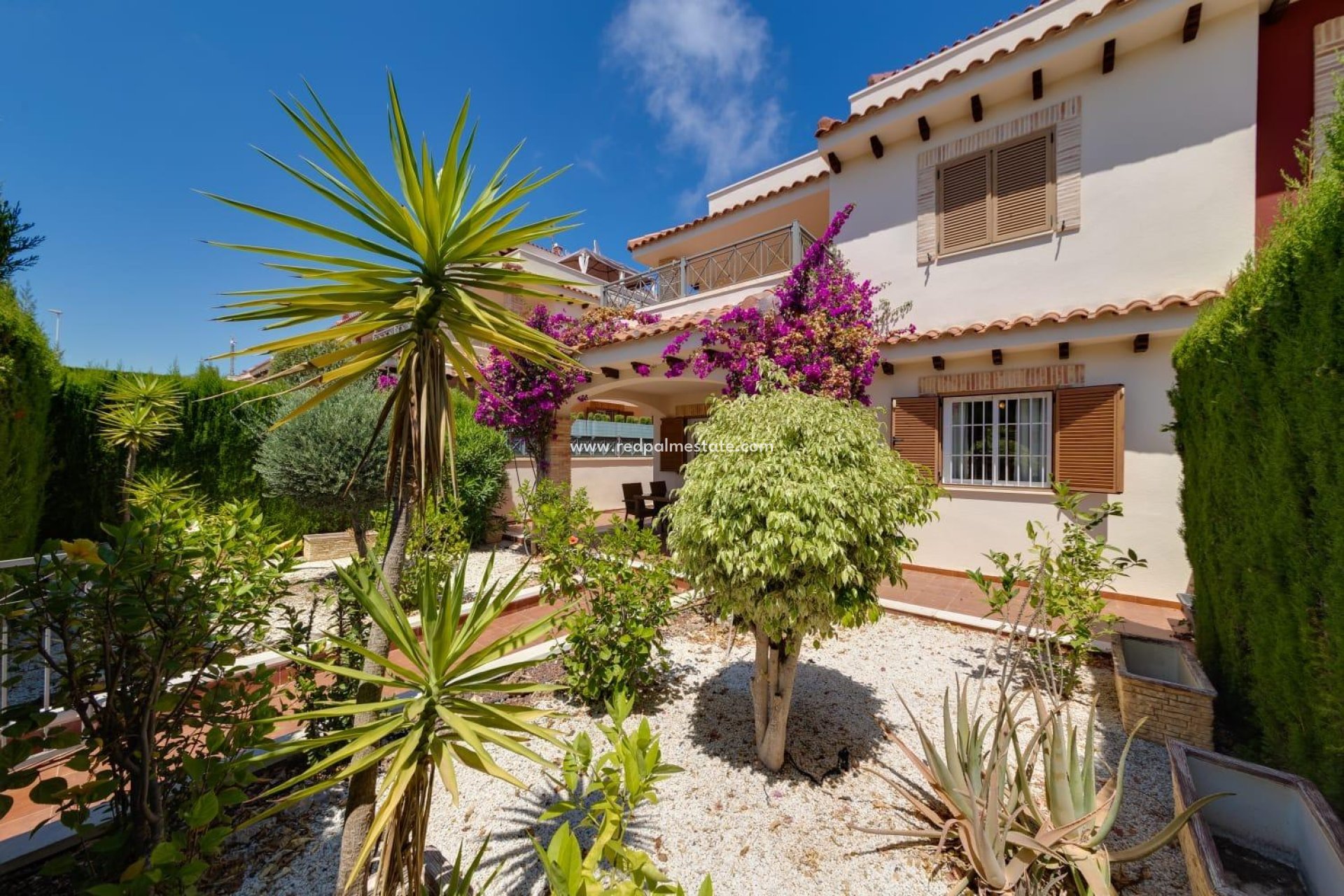 Återförsäljning - Villa -
Orihuela Costa - Punta Prima