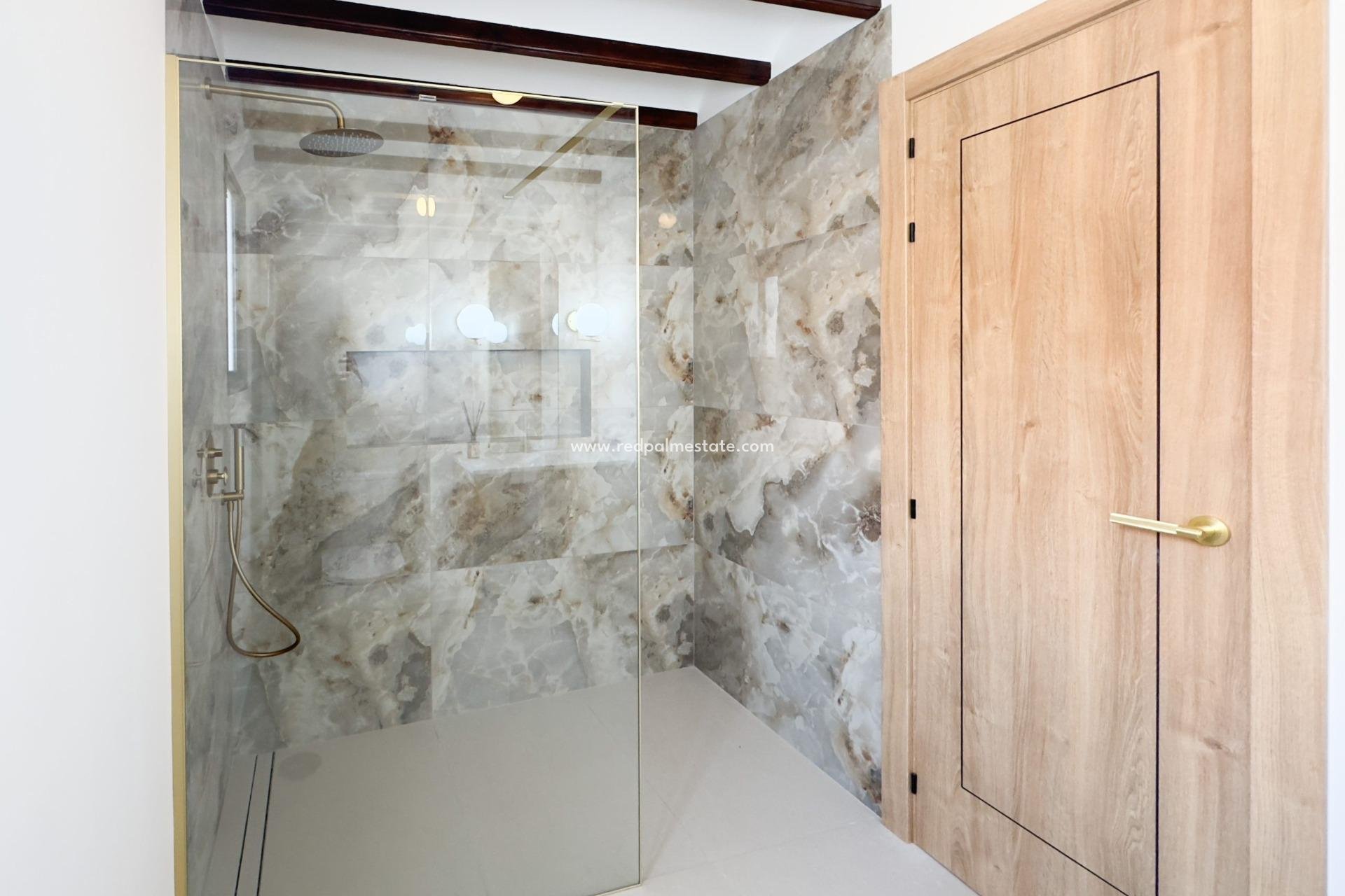 Återförsäljning - Villa -
Orihuela Costa - Punta prima