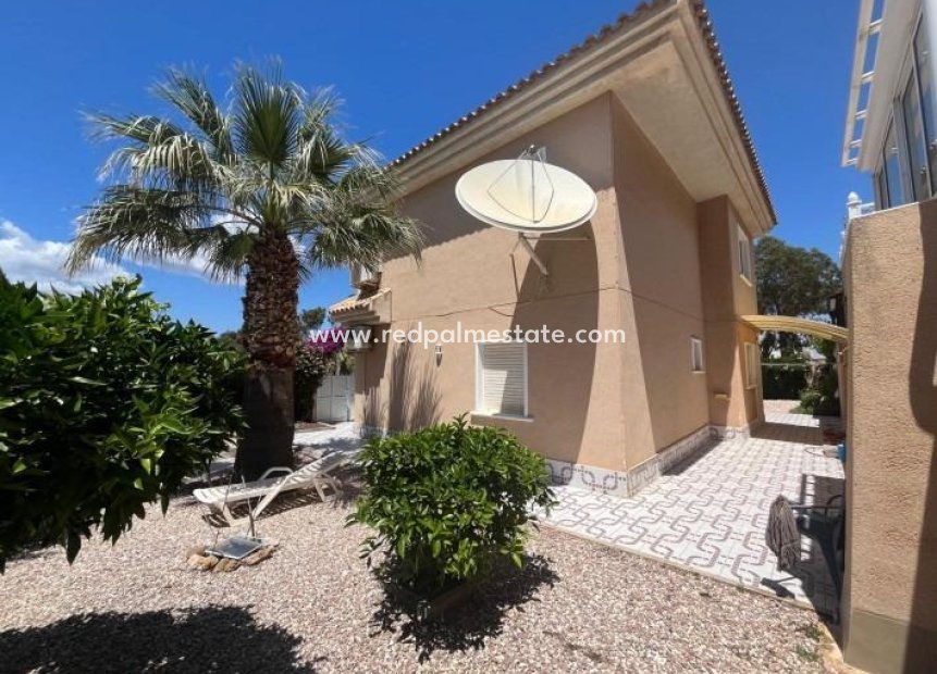 Återförsäljning - Villa -
Orihuela Costa - Punta prima