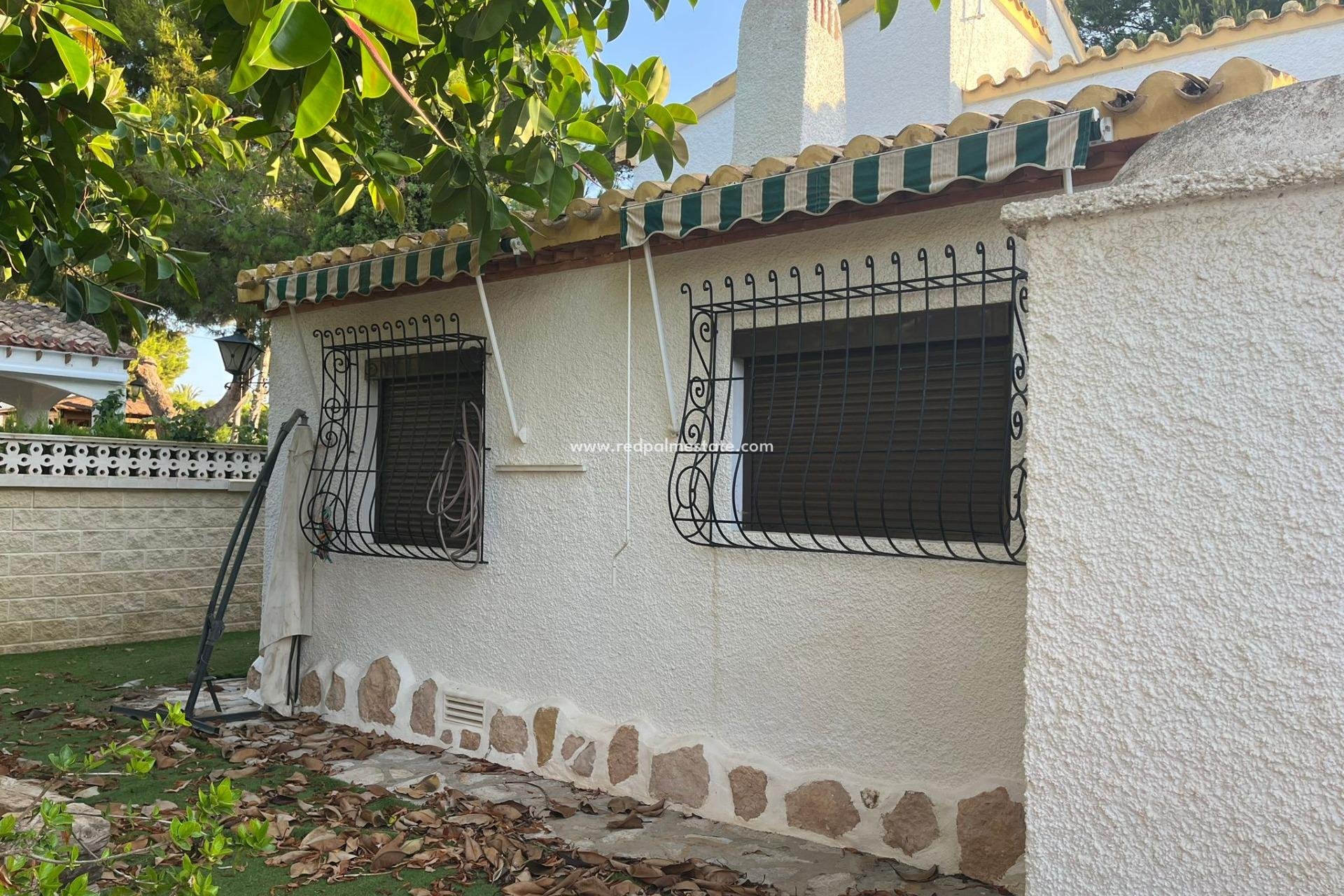 Återförsäljning - Villa -
Orihuela Costa - Punta Prima