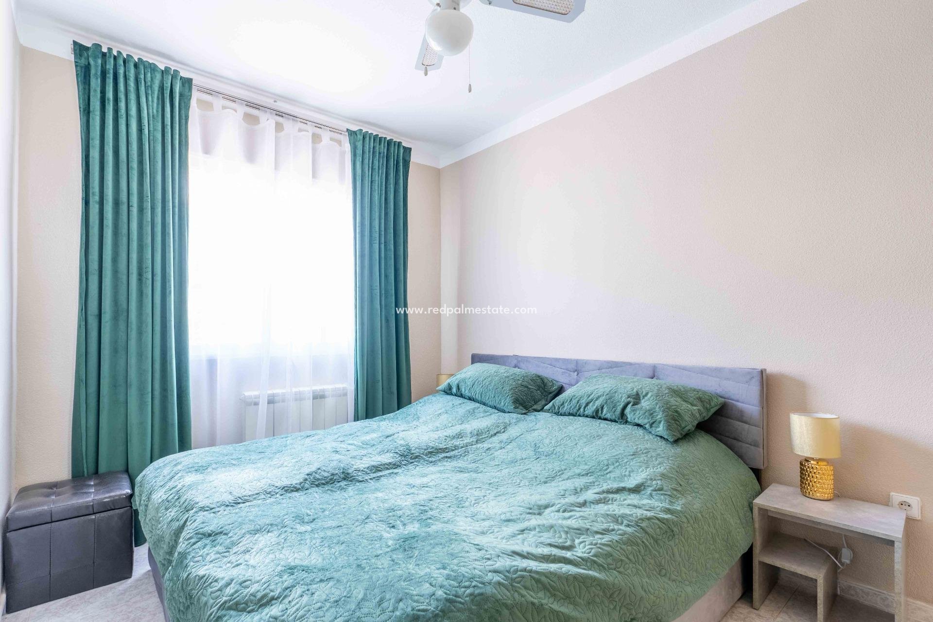 Återförsäljning - Villa -
Orihuela Costa - Punta prima