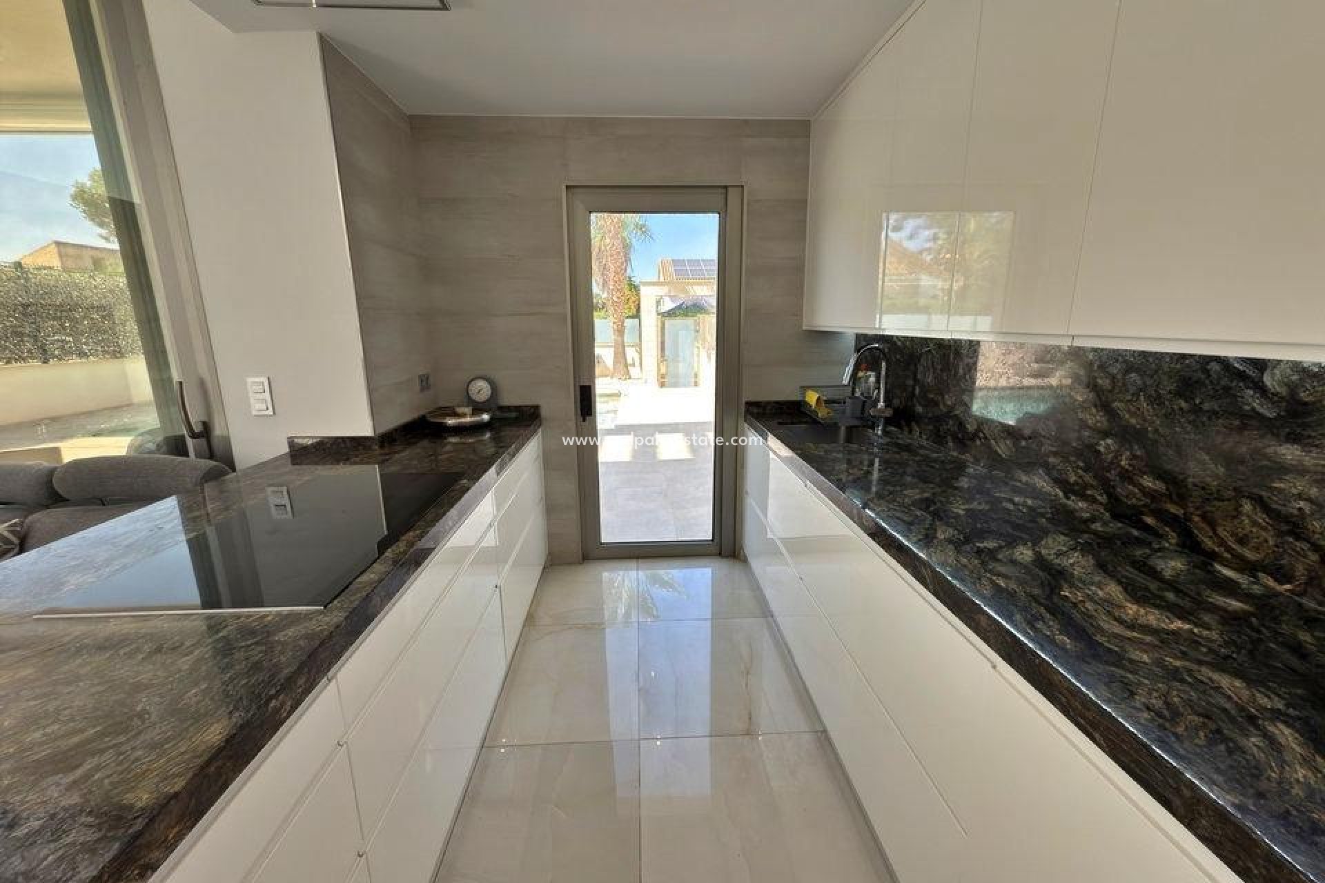 Återförsäljning - Villa -
Orihuela Costa - Villamartín
