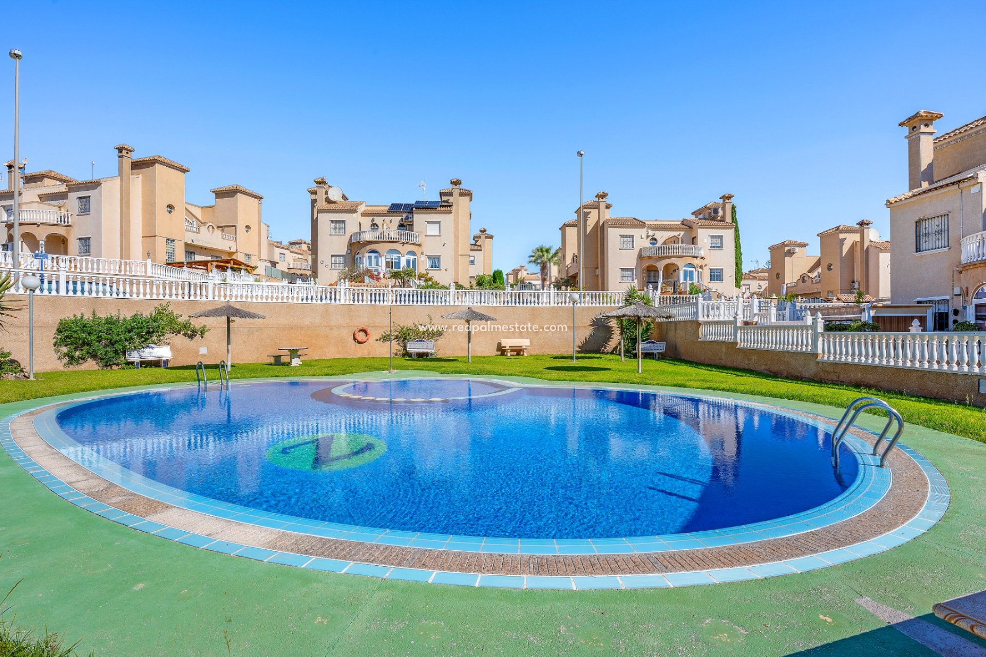 Återförsäljning - Villa -
Orihuela Costa - Villamartín