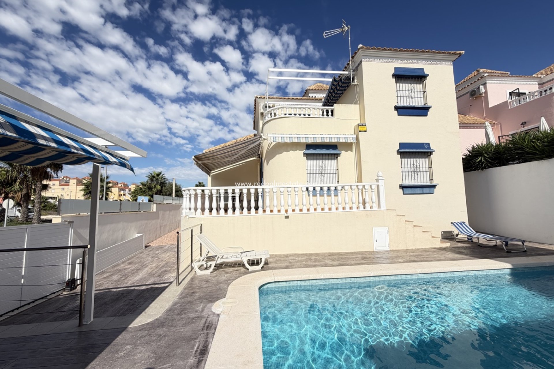 Återförsäljning - Villa -
Orihuela Costa - Villamartín