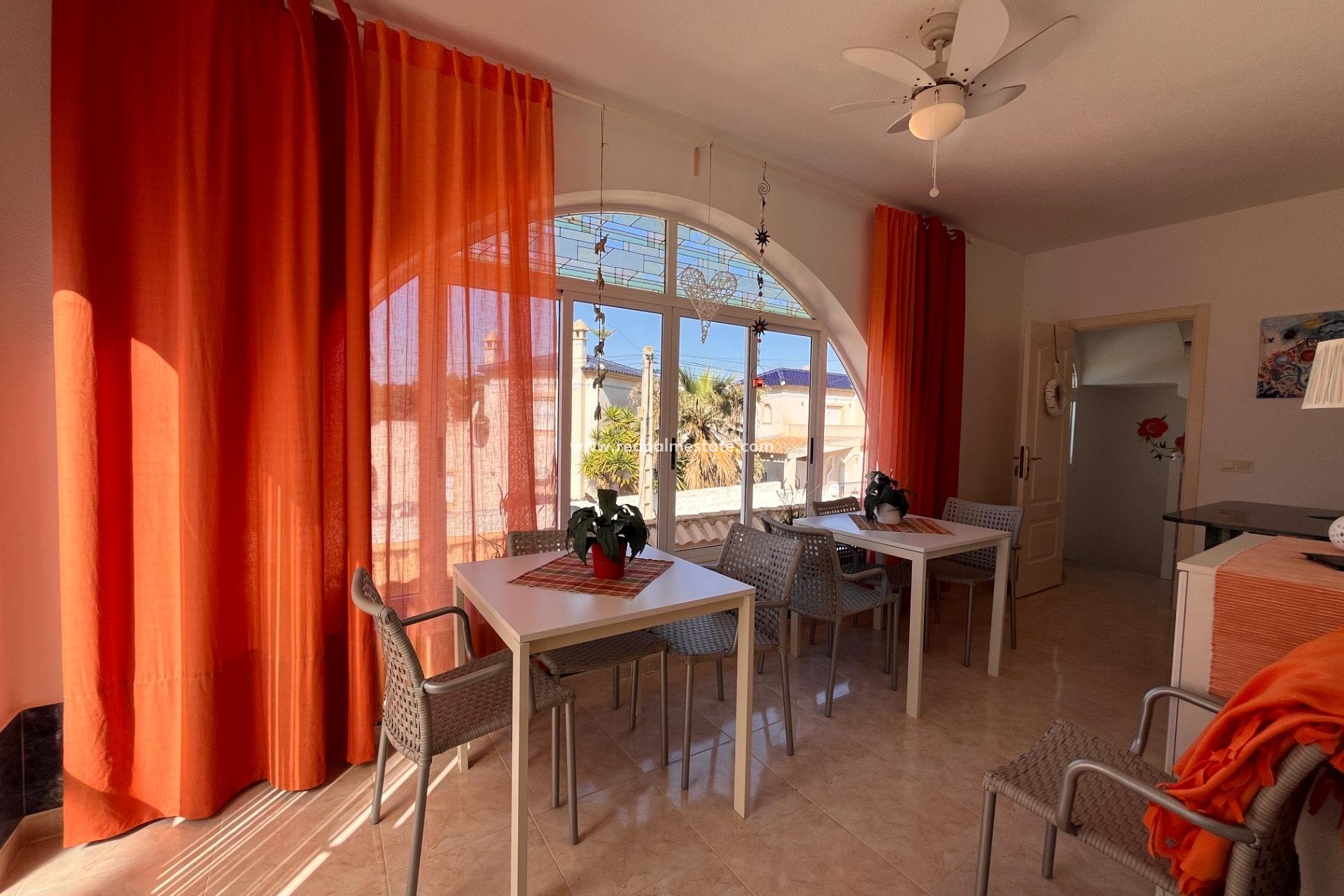 Återförsäljning - Villa -
Orihuela Costa - Villamartín