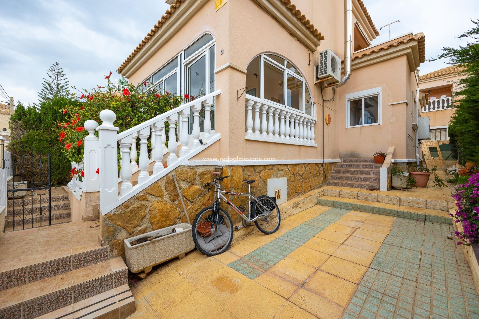 Återförsäljning - Villa -
Orihuela Costa - Villamartín