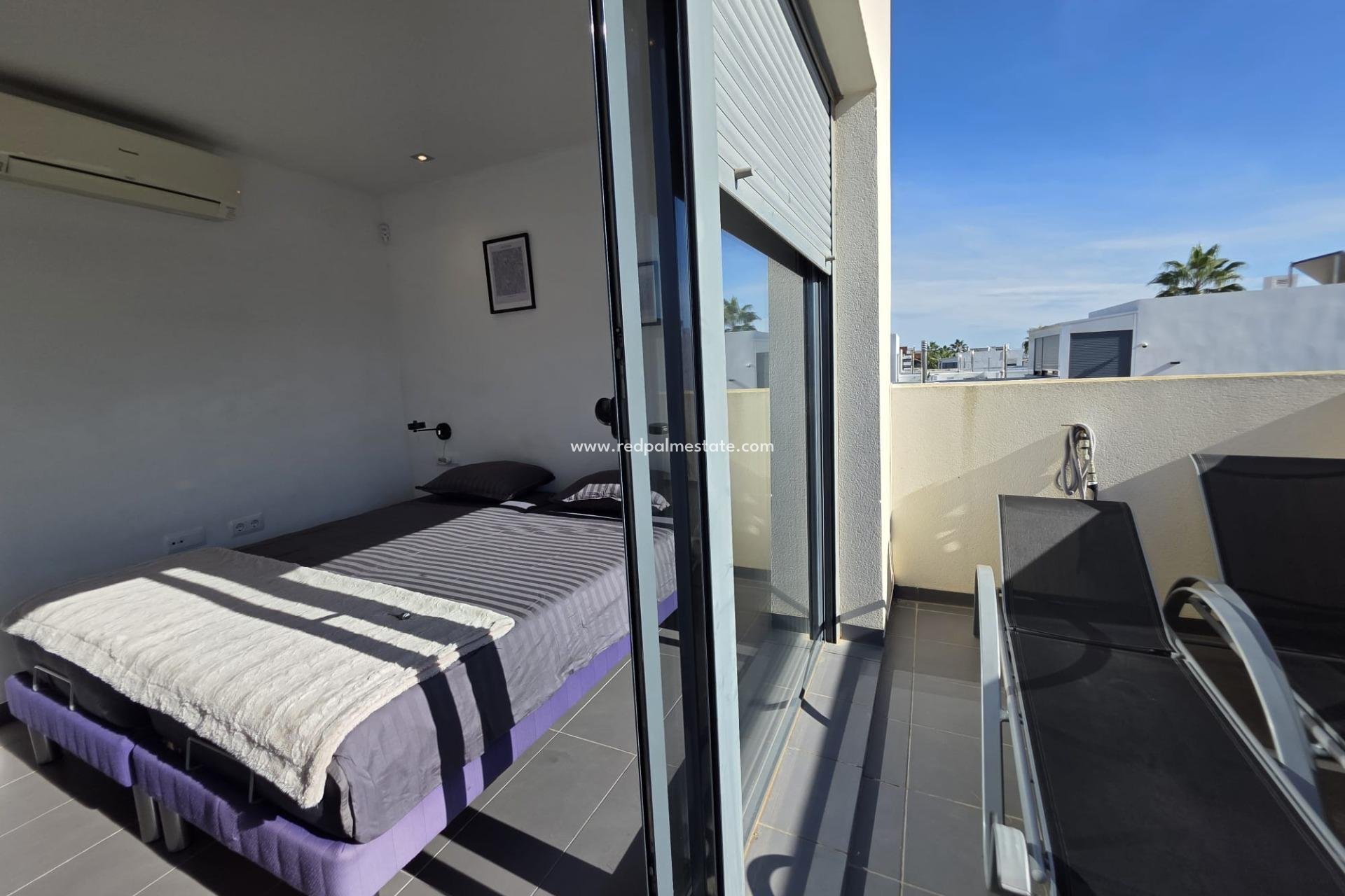 Återförsäljning - Villa -
Orihuela Costa - Villamartín