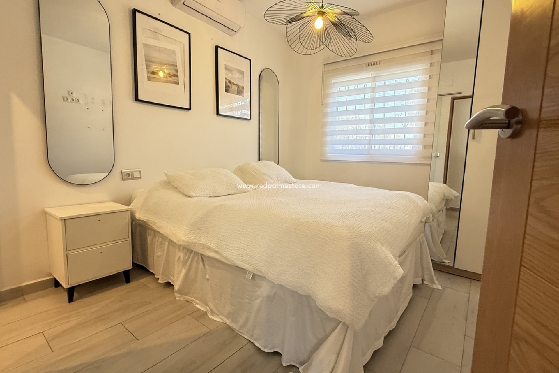 Återförsäljning - Villa -
Orihuela Costa - Villamartín