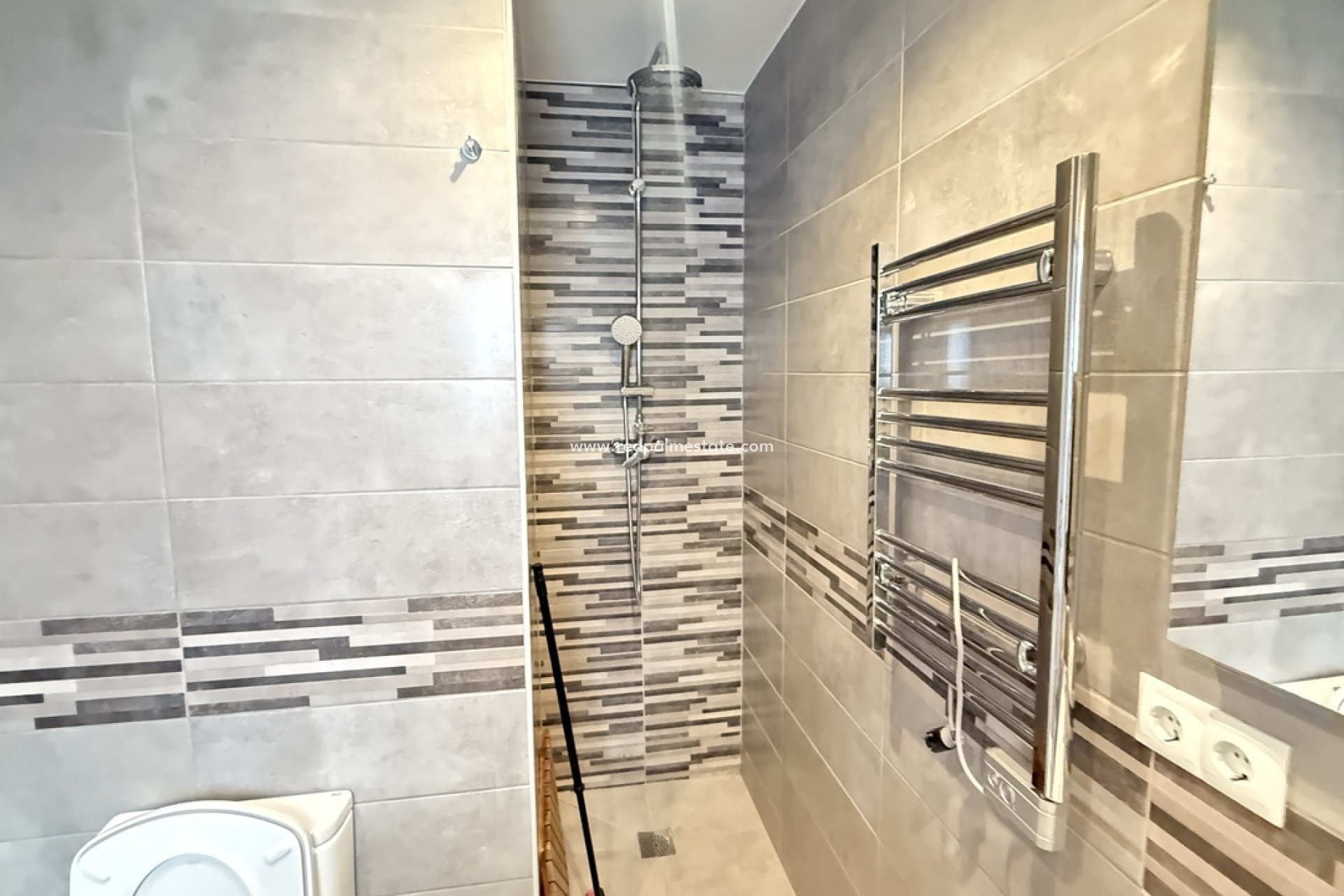 Återförsäljning - Villa -
Orihuela Costa - Villamartín