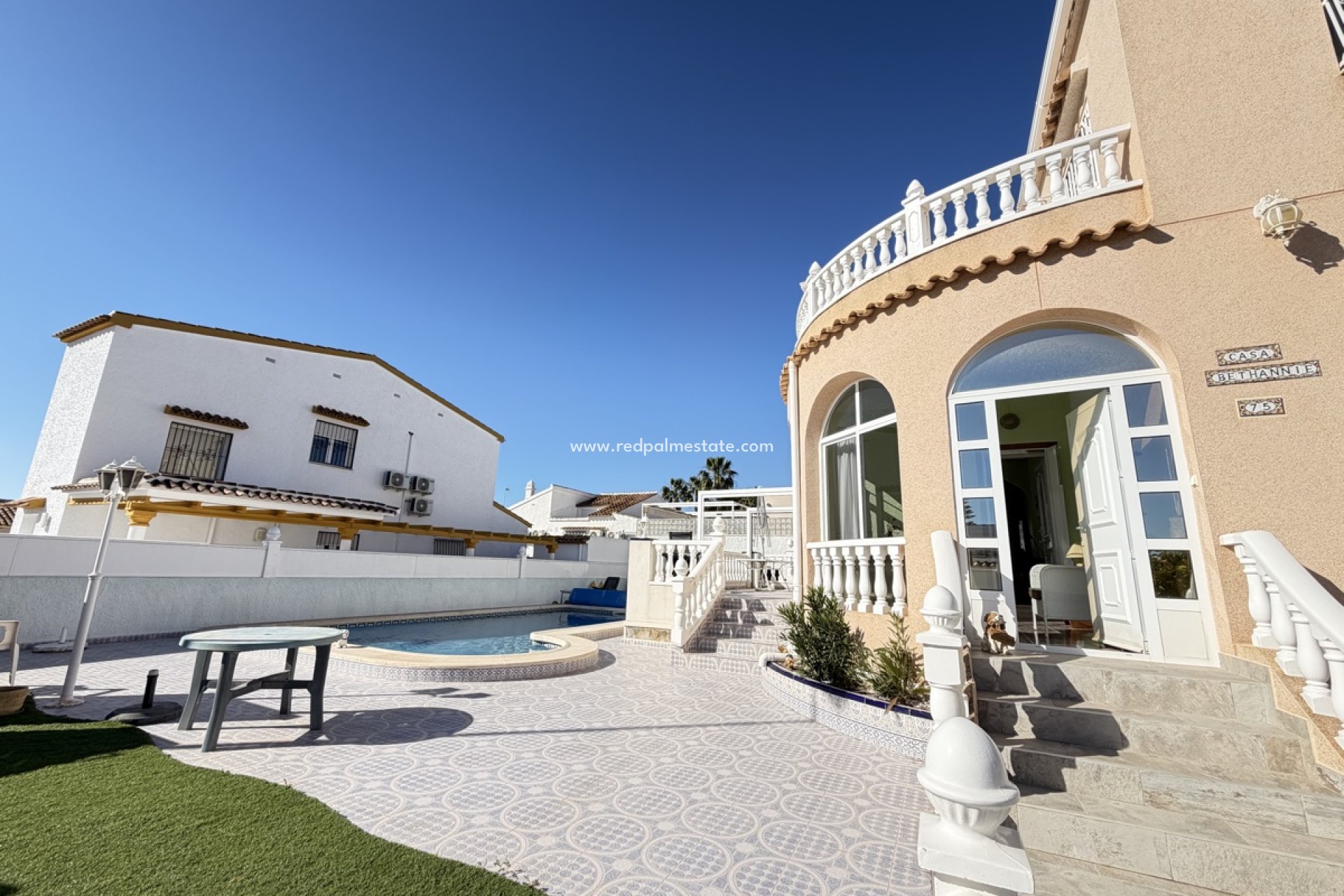 Återförsäljning - Villa -
Orihuela Costa - Villamartín
