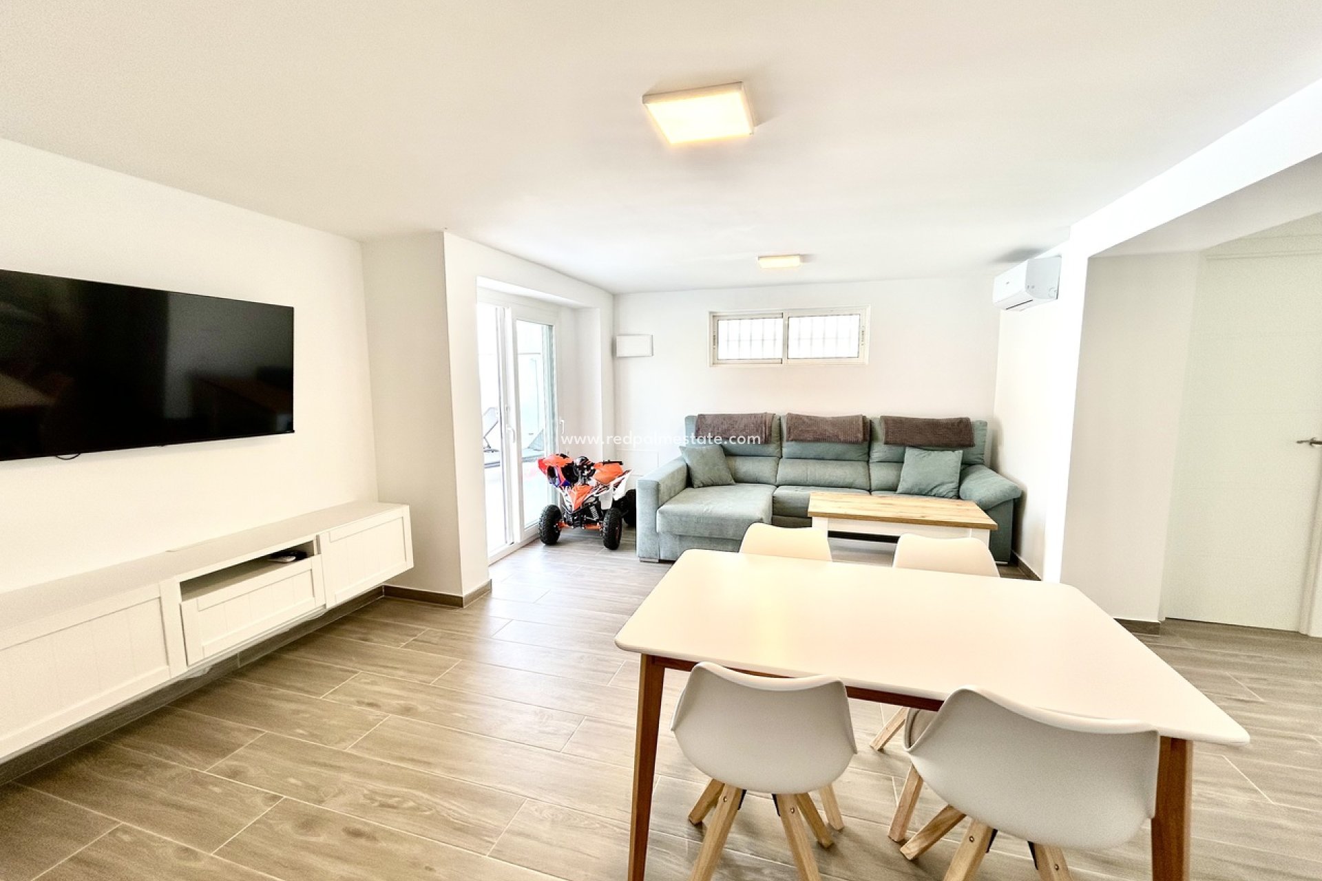 Återförsäljning - Villa -
Orihuela Costa - Villamartín