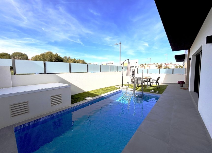Återförsäljning - Villa -
Orihuela Costa - Villamartín