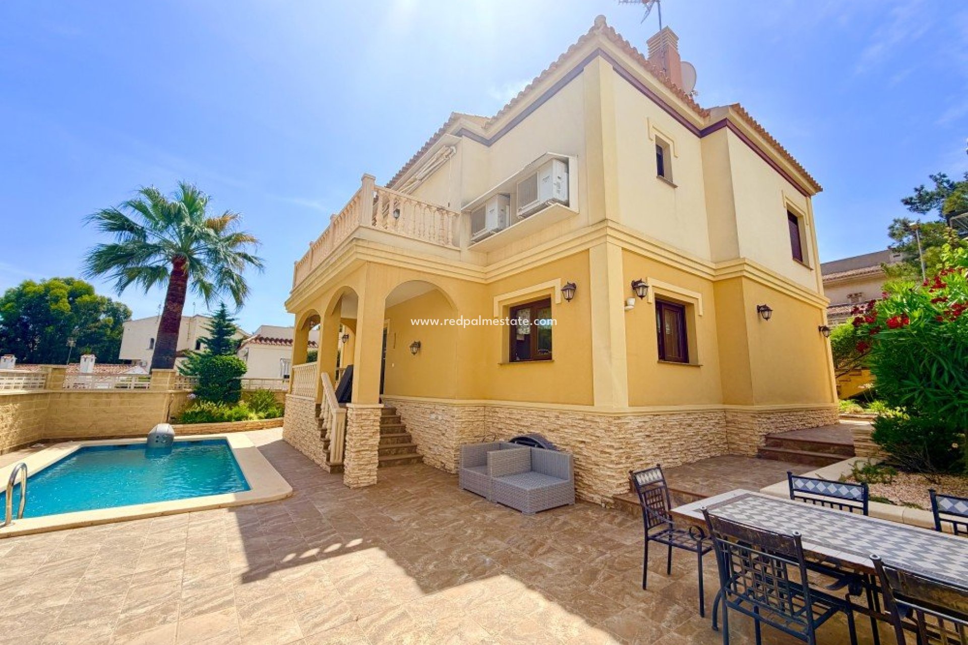 Återförsäljning - Villa -
Orihuela Costa