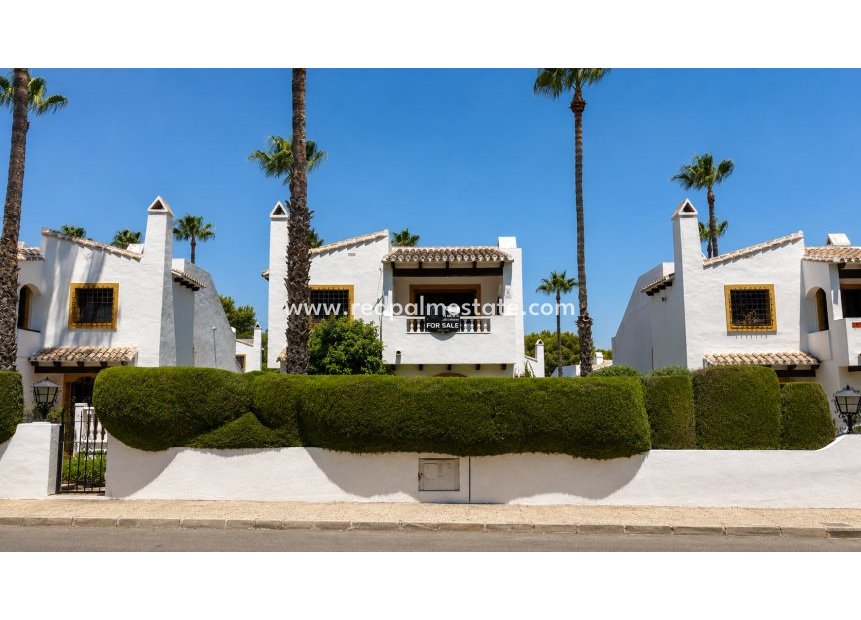 Återförsäljning - Villa -
Orihuela Costa