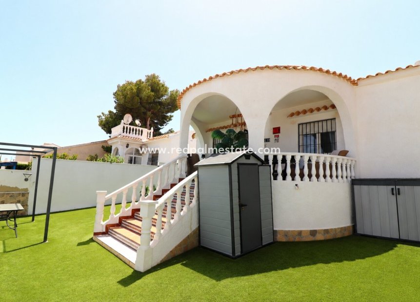Återförsäljning - Villa -
Orihuela Costa