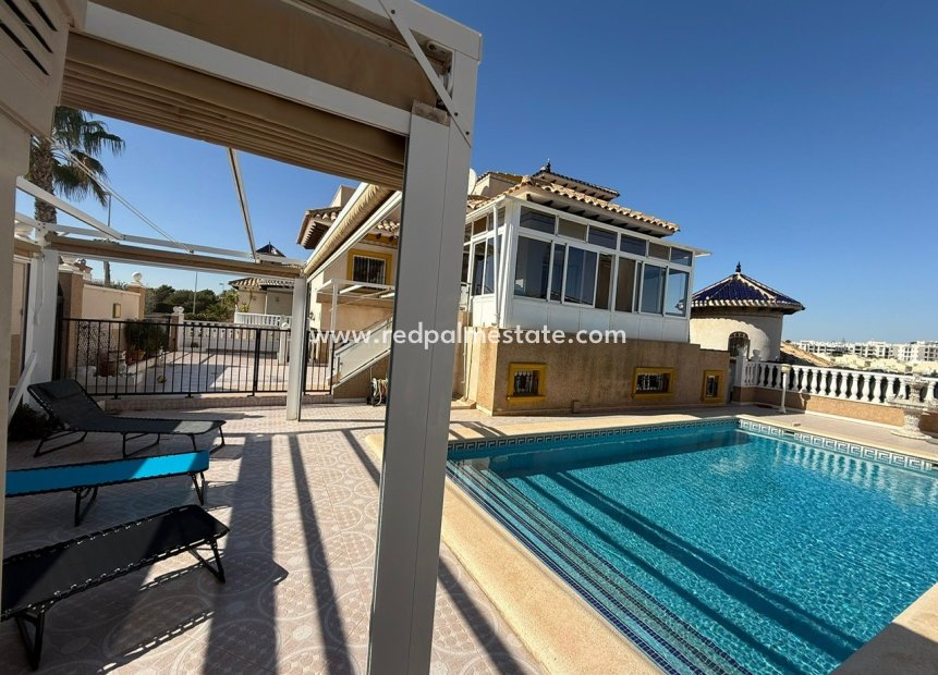 Återförsäljning - Villa -
Orihuela Costa