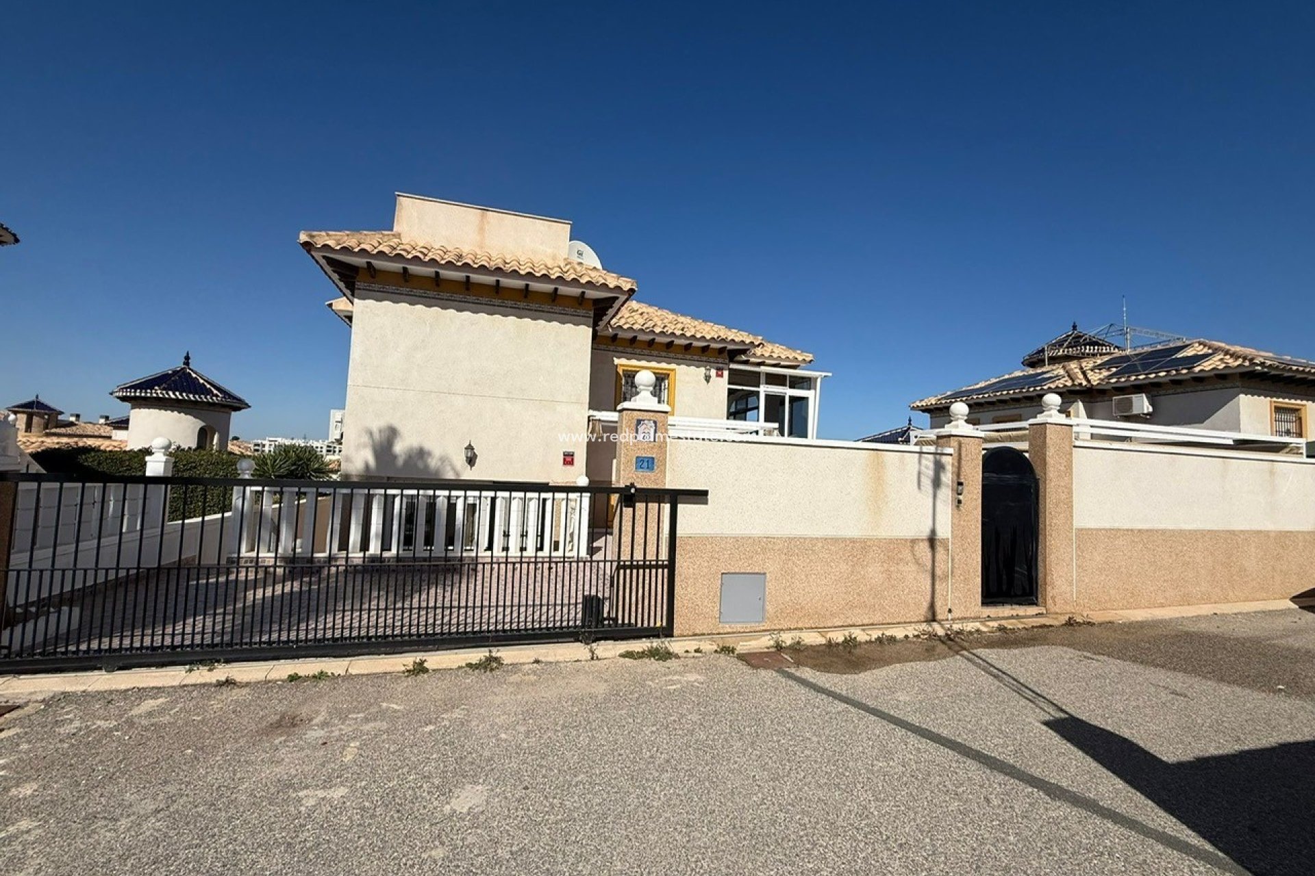 Återförsäljning - Villa -
Orihuela Costa